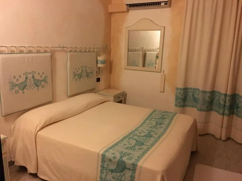 Bed in Hotel Monreale