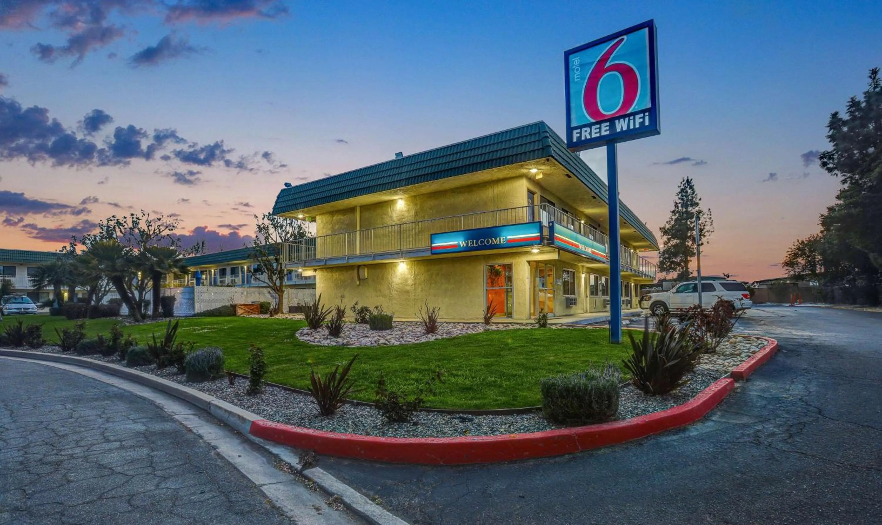 Property building in Motel 6-King City, CA