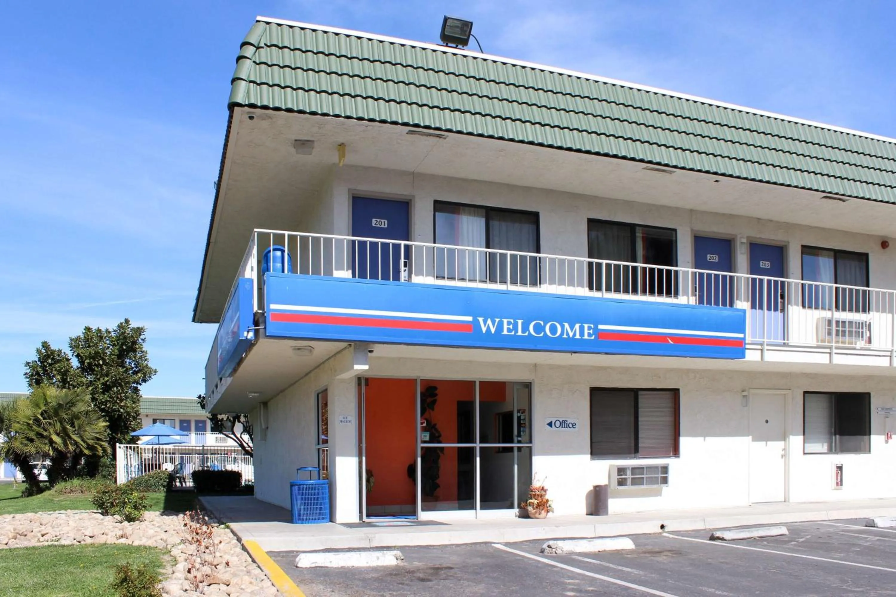 Property building in Motel 6-King City, CA