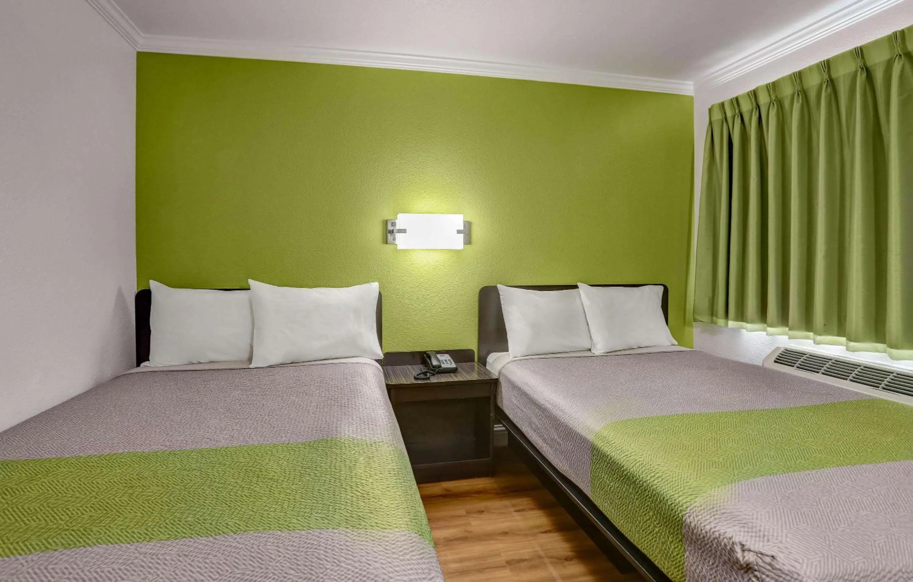 Photo of the whole room, Bed in Motel 6-King City, CA