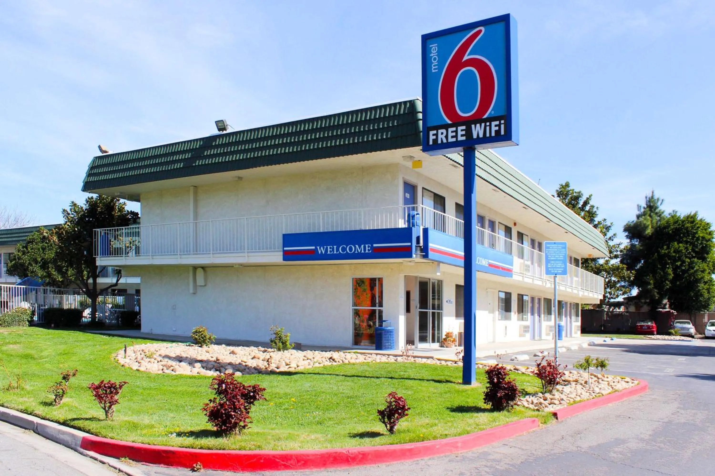 Property building in Motel 6-King City, CA