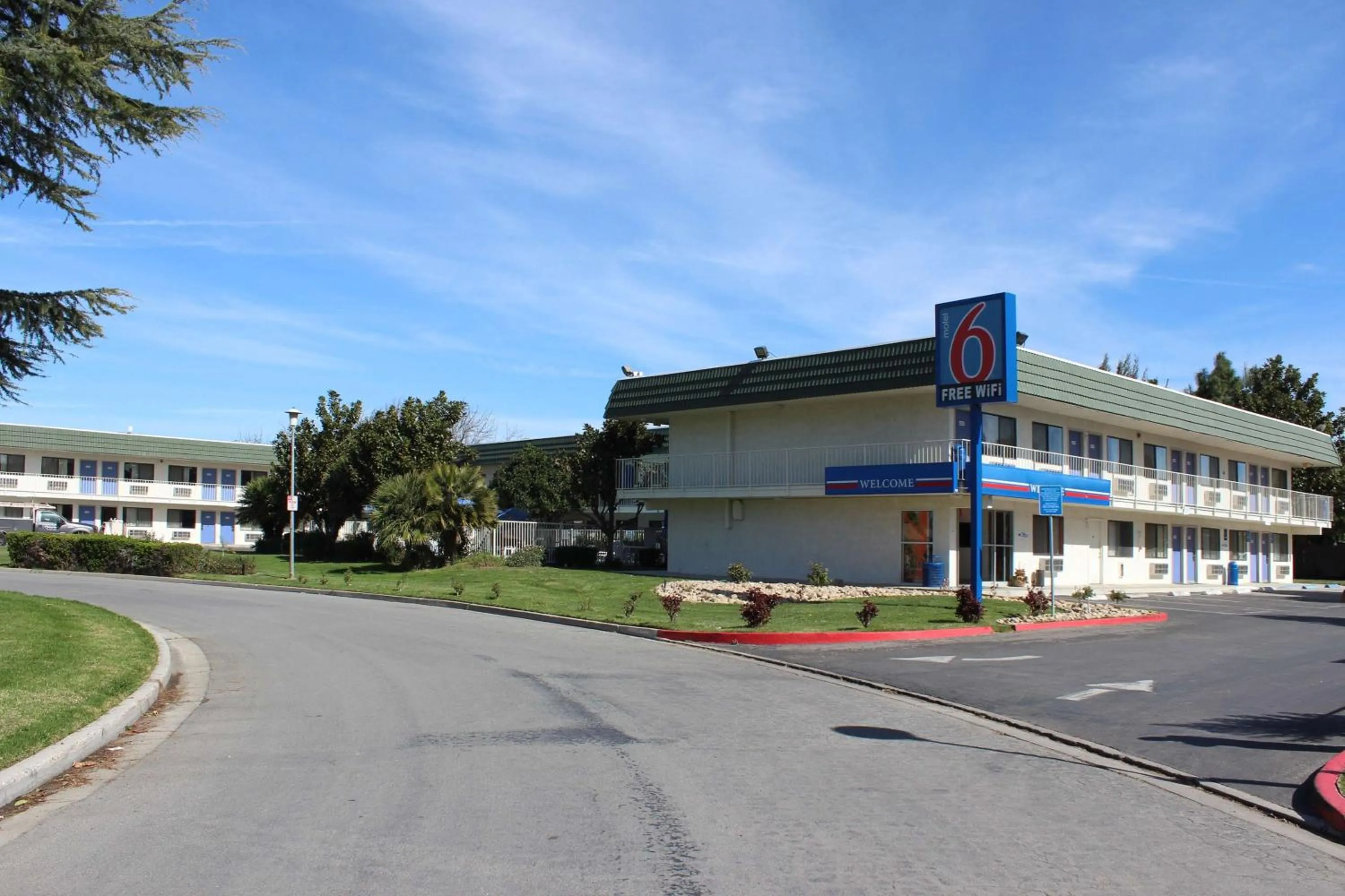 Property building in Motel 6-King City, CA