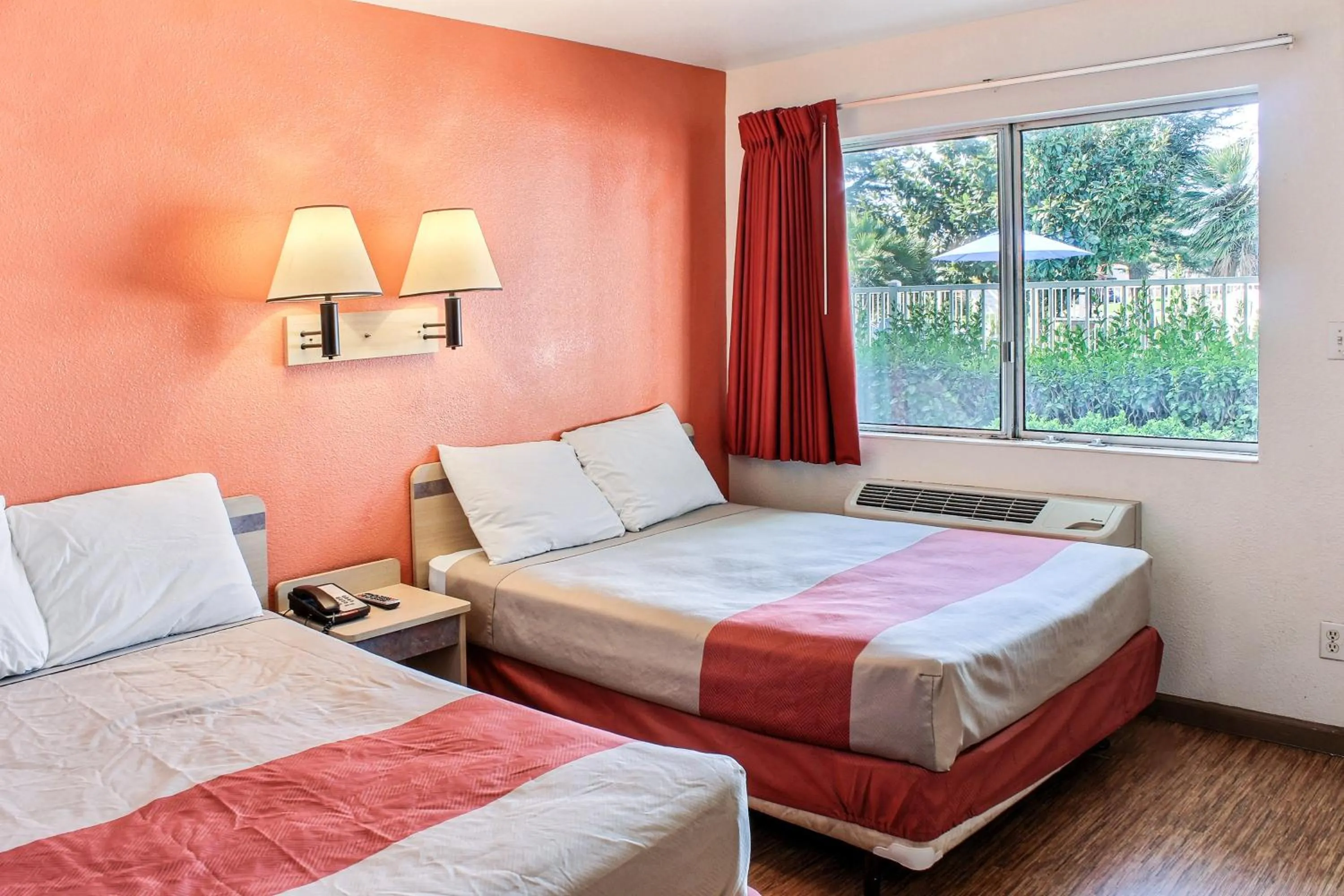 Bedroom, Bed in Motel 6-King City, CA