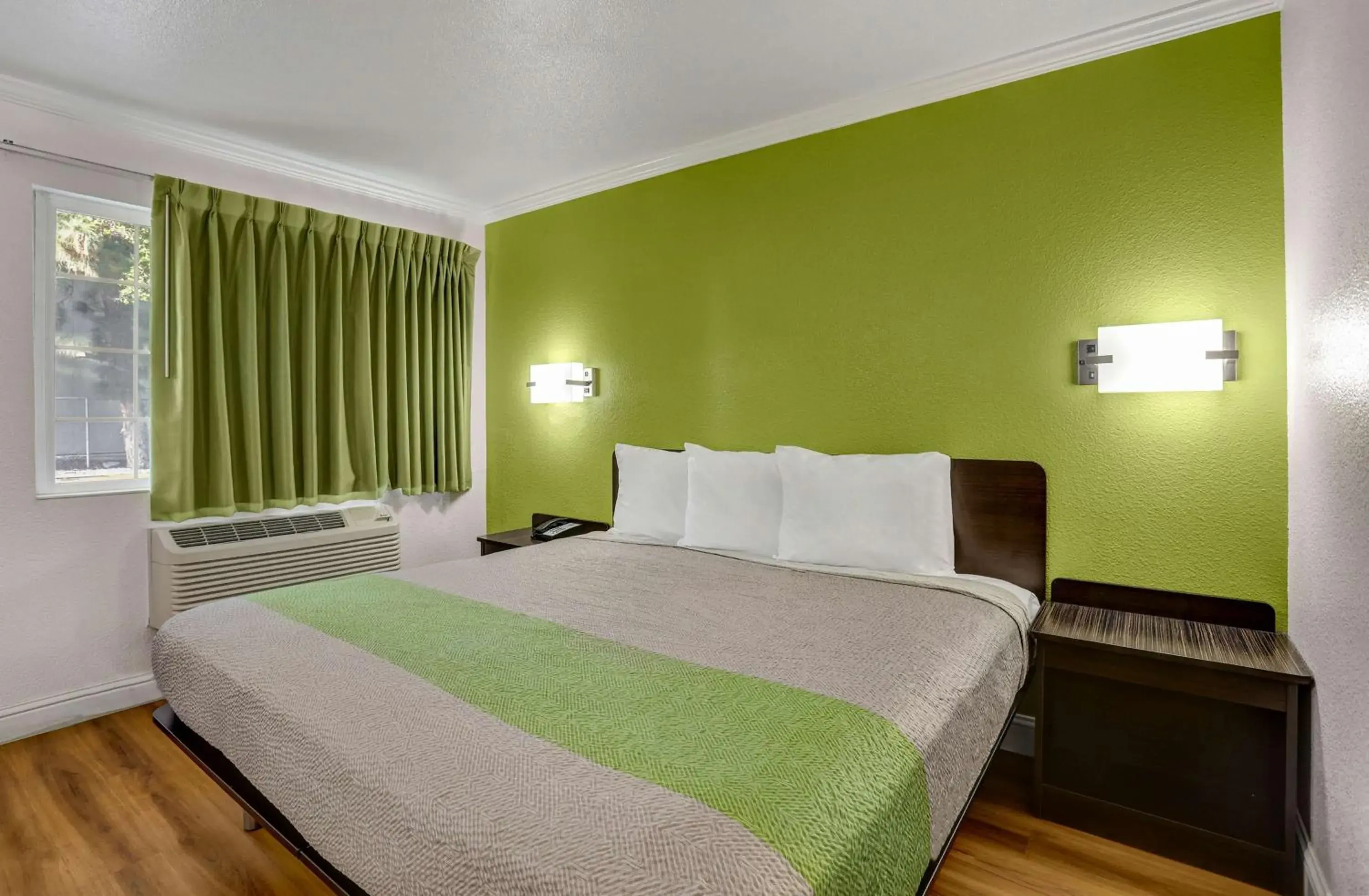 Queen Room - single occupancy - Disability Access - Non-Smoking in Motel 6-King City, CA Queen Room - single occupancy - Disability Access - Non-Smoking in Motel 6-King City, CA