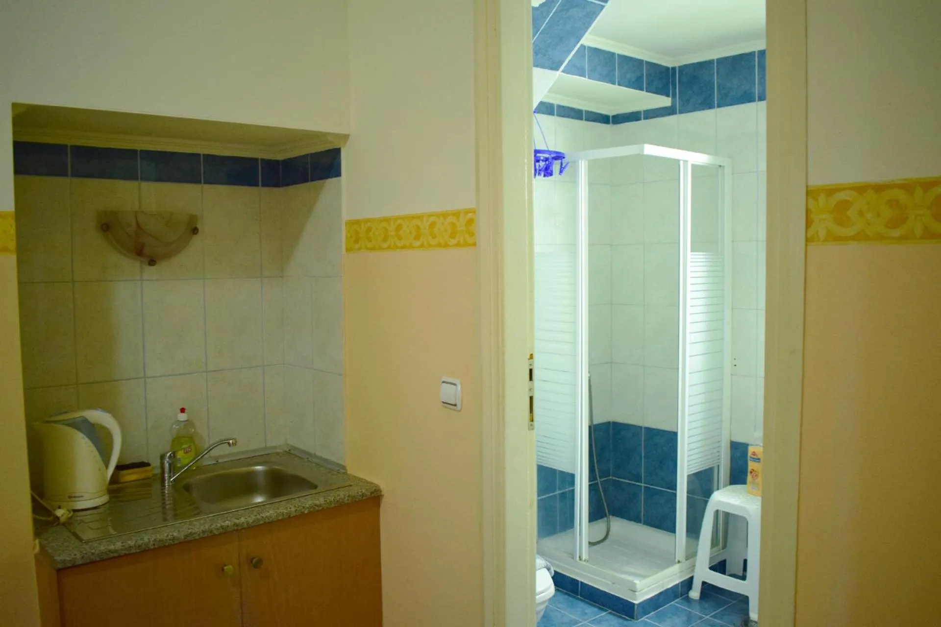 Shower in Stoa Rooms