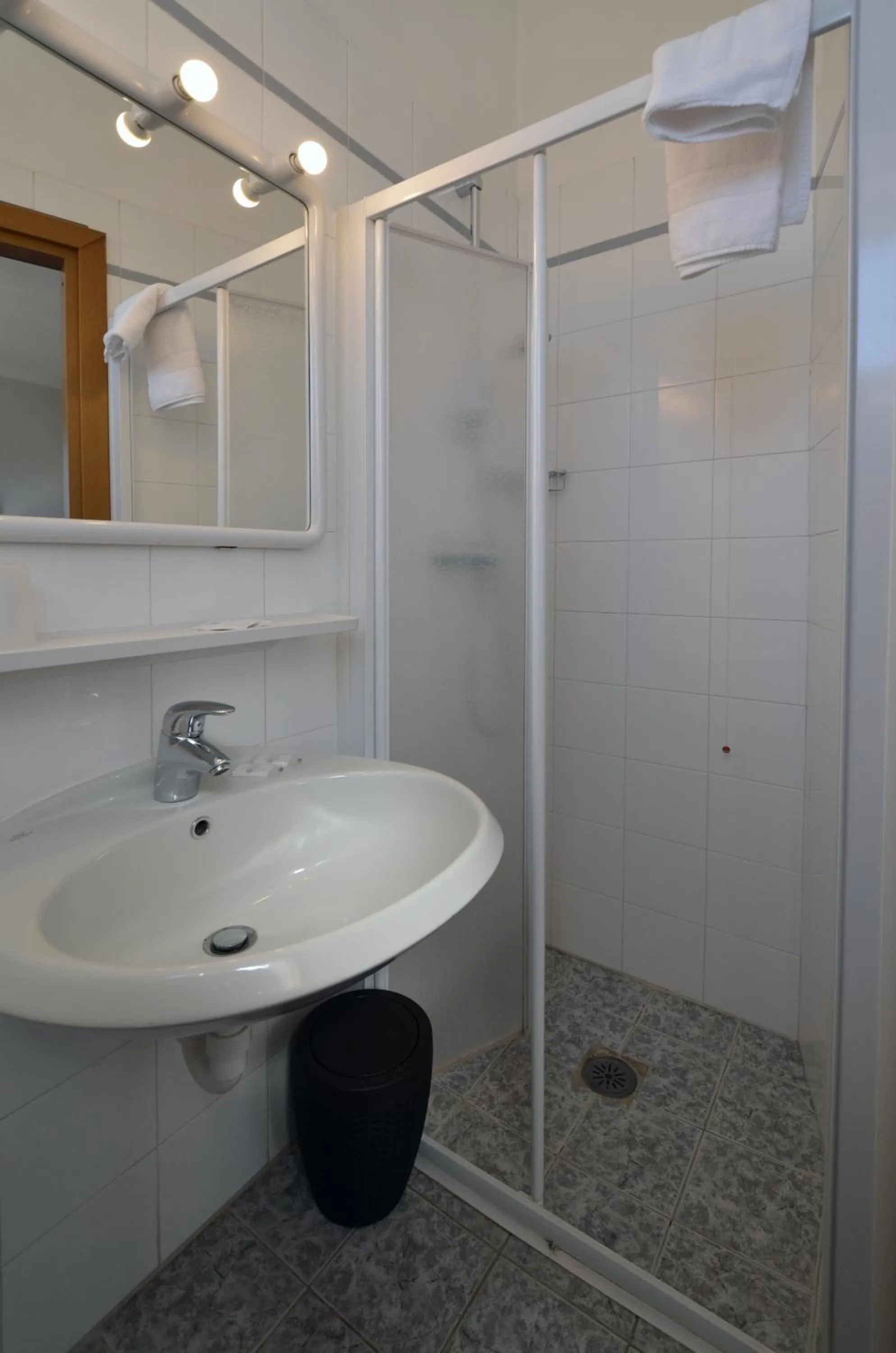 Shower in Albergo Della Torre