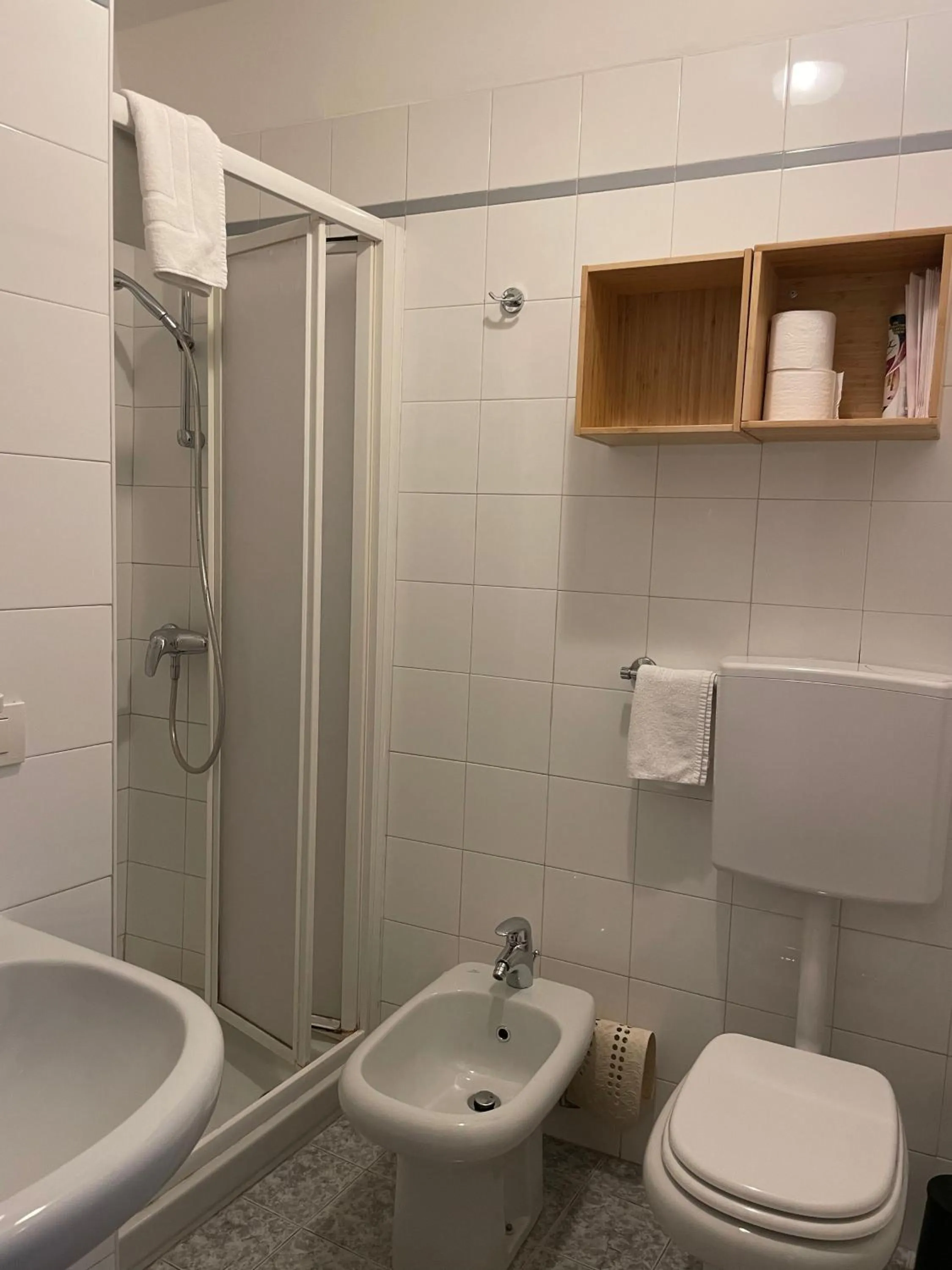 Shower in Albergo Della Torre