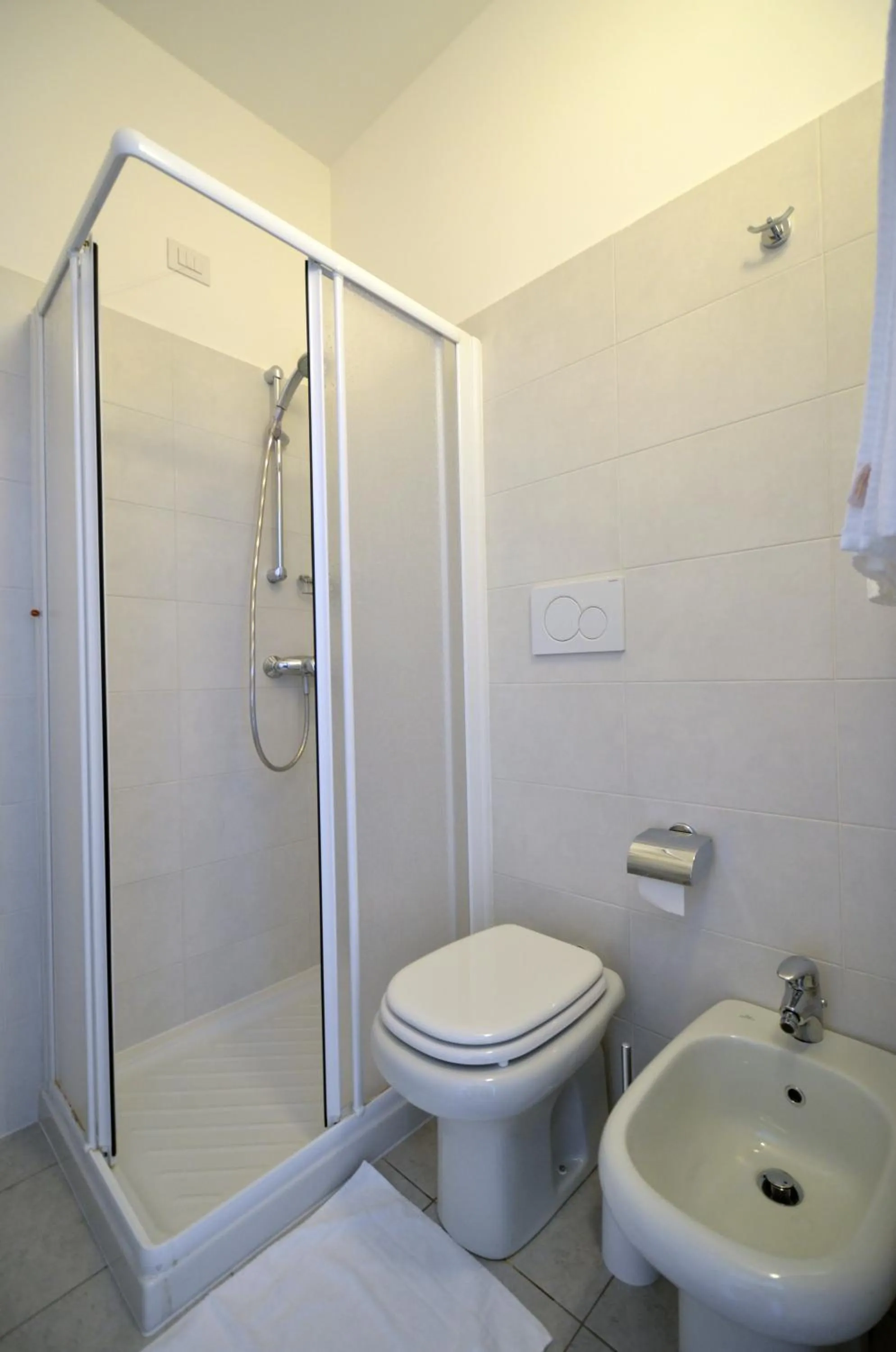 Shower in Albergo Della Torre
