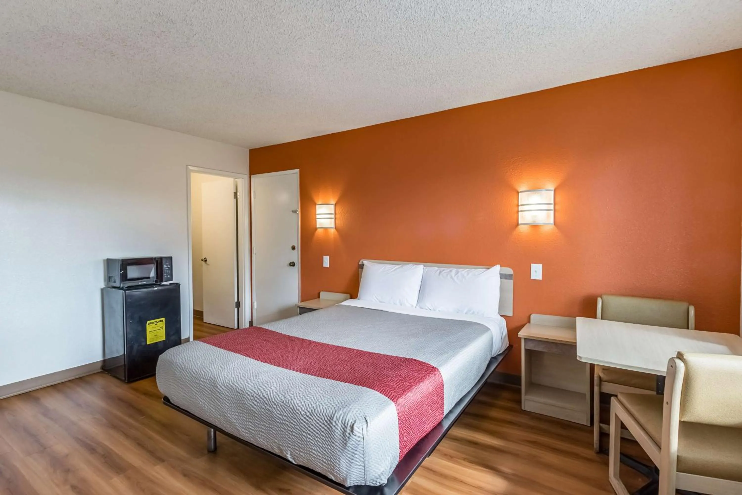 Photo of the whole room, Bed in Motel 6-Beaverton, OR
