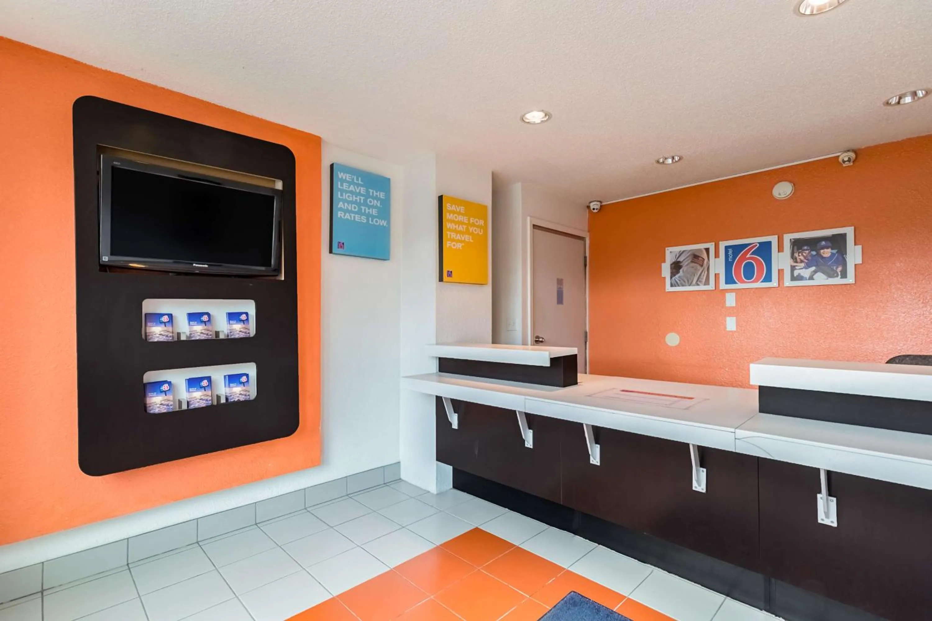 Lobby or reception in Motel 6-Beaverton, OR