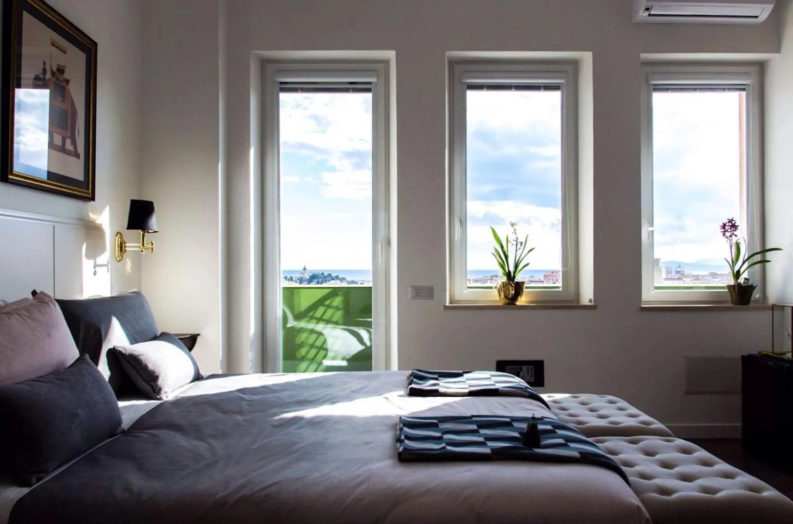 Photo of the whole room in Eleventh Floor Suites