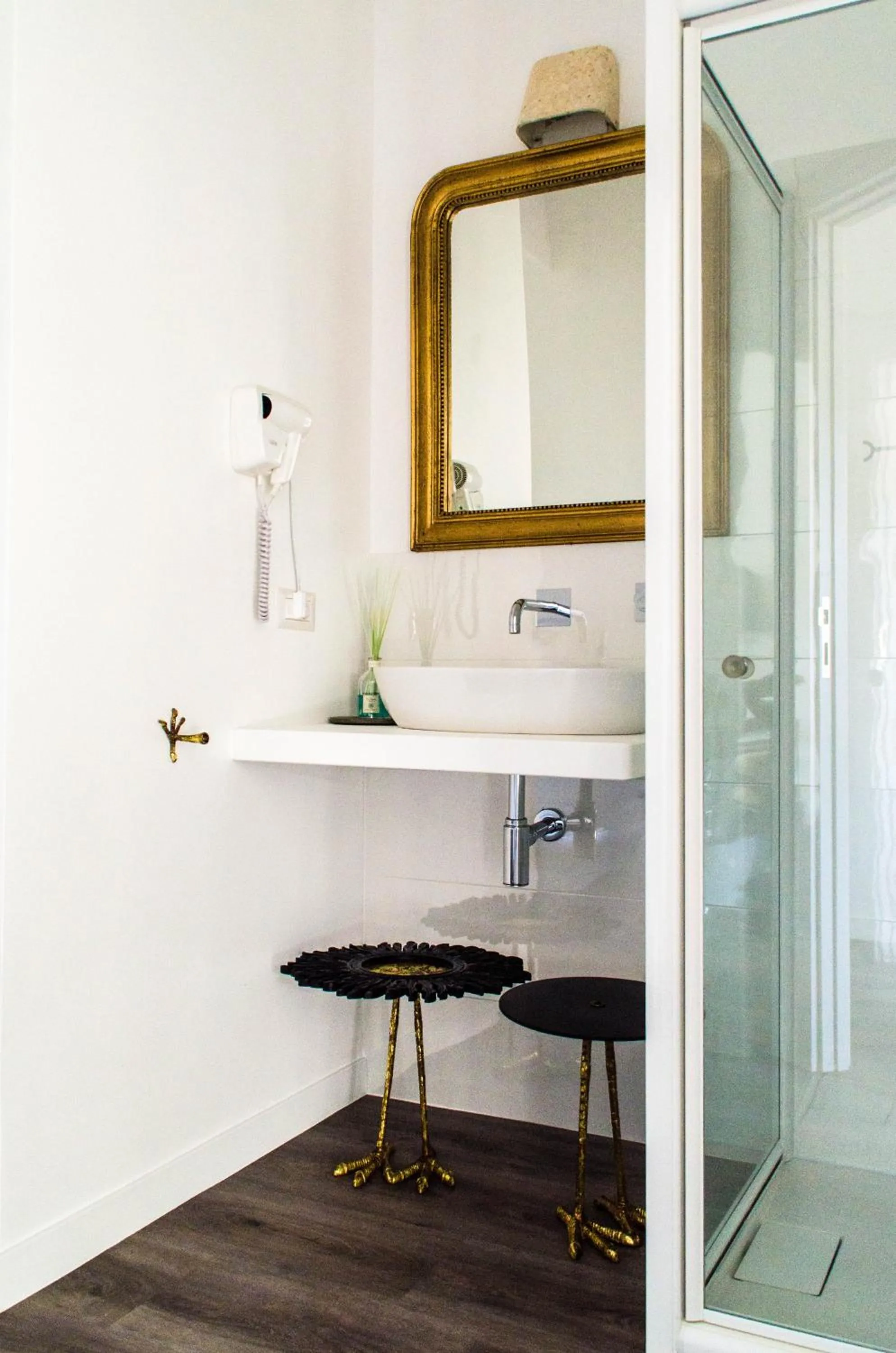 Eleventh Floor Suites