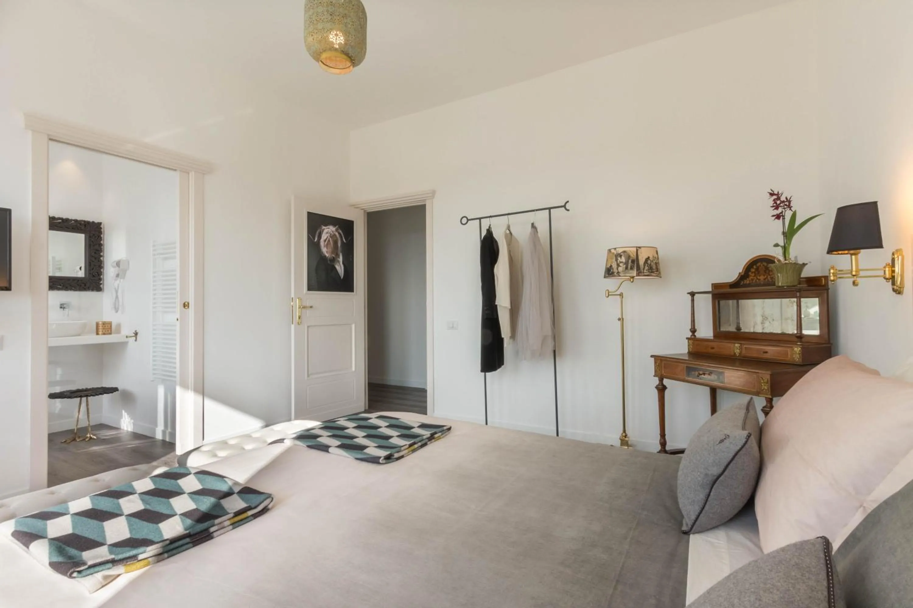 Photo of the whole room in Eleventh Floor Suites