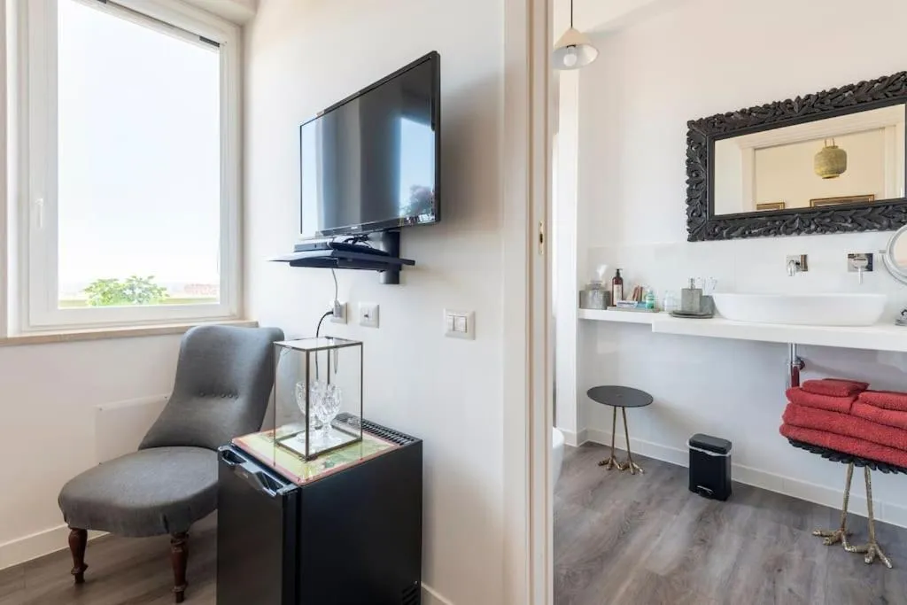 Eleventh Floor Suites