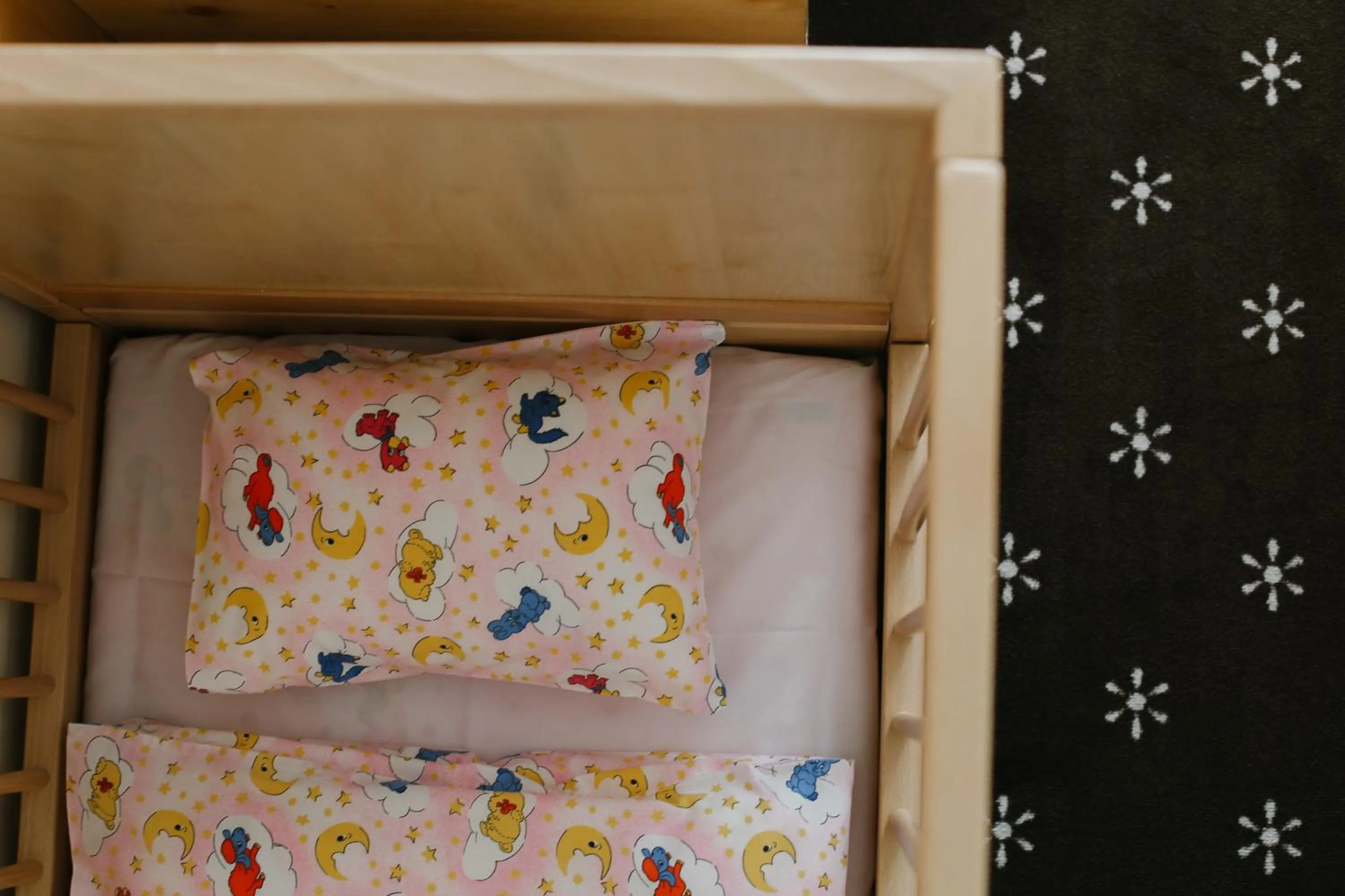 cot, Bed in Nira Alpina