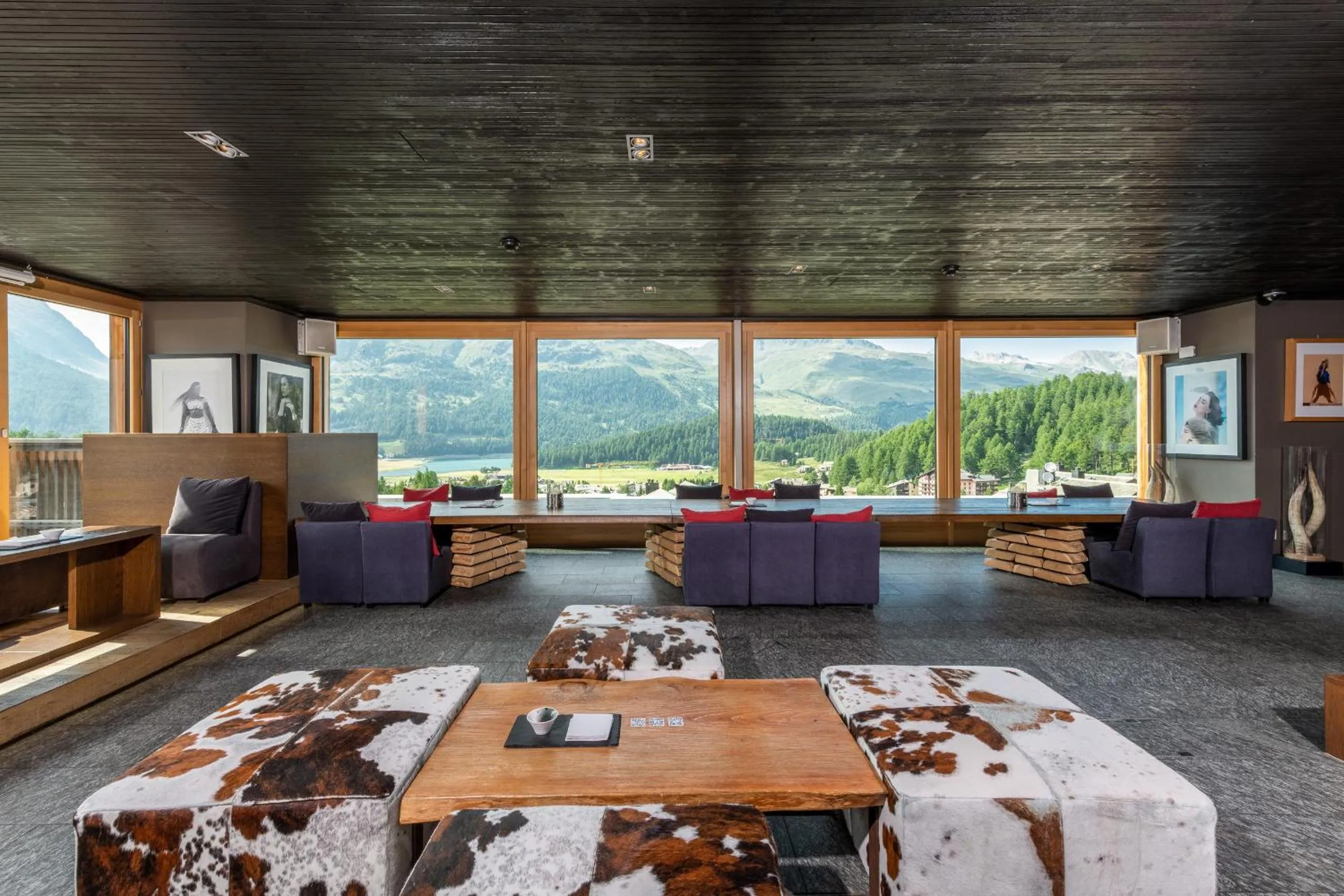 Lounge or bar in Nira Alpina