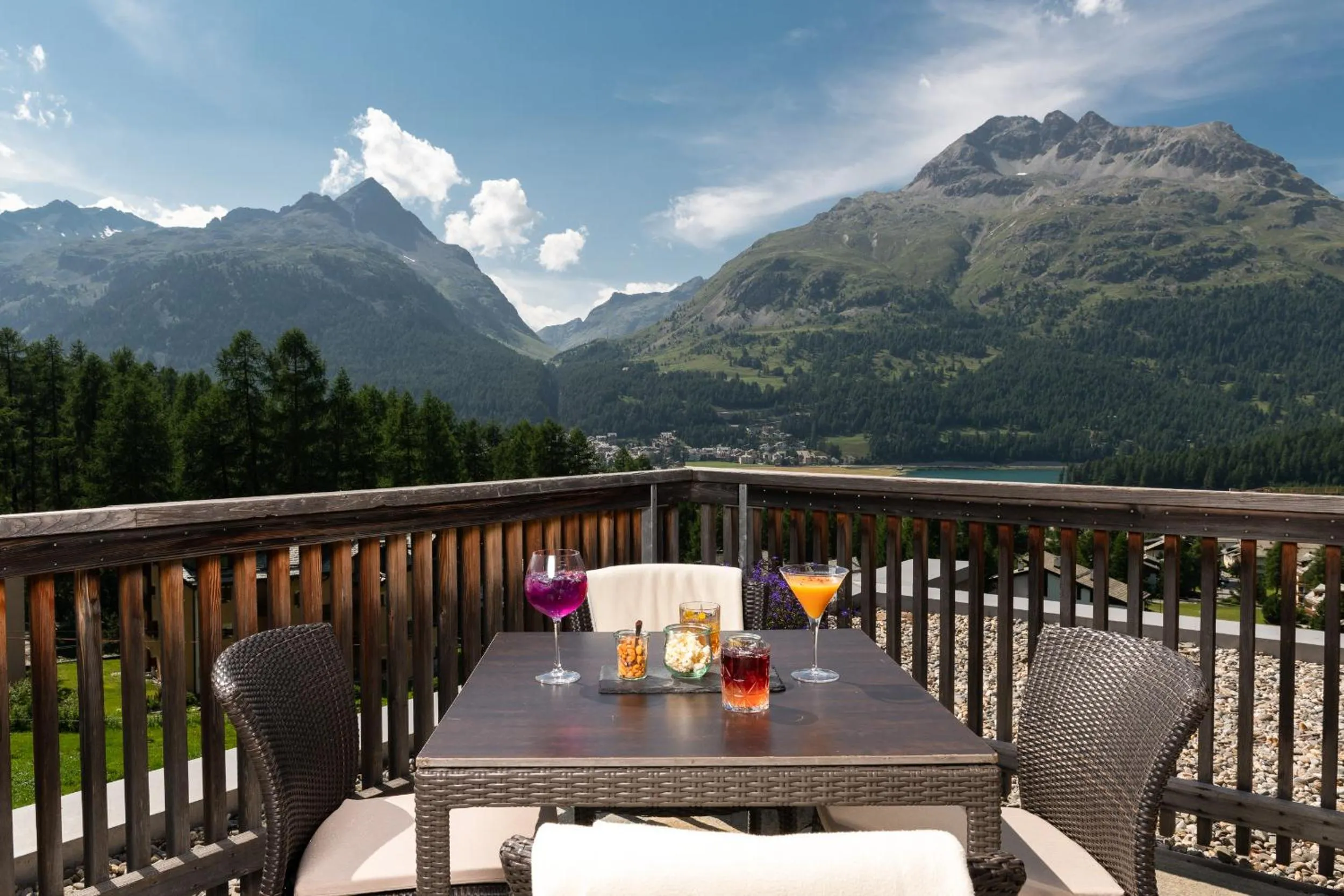 Lounge or bar in Nira Alpina