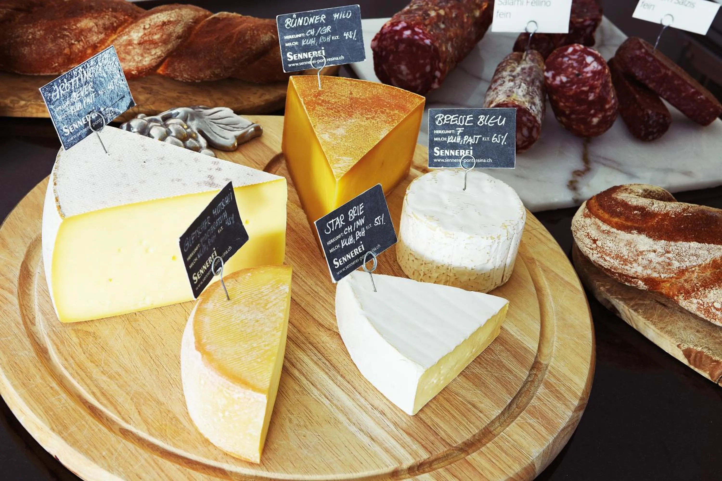 Restaurant/places to eat in Nira Alpina