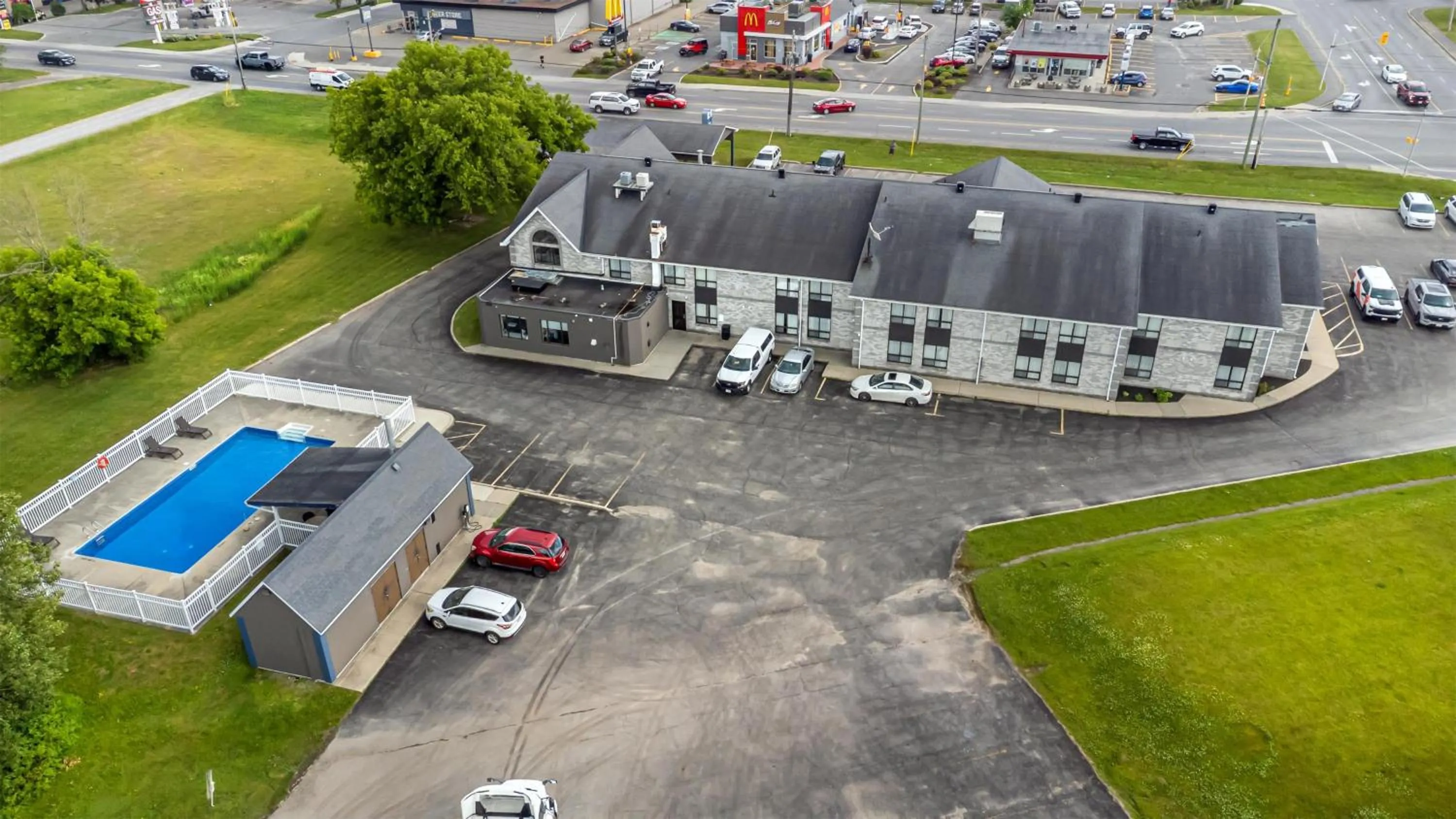 Property building in Best Western Smiths Falls Hotel