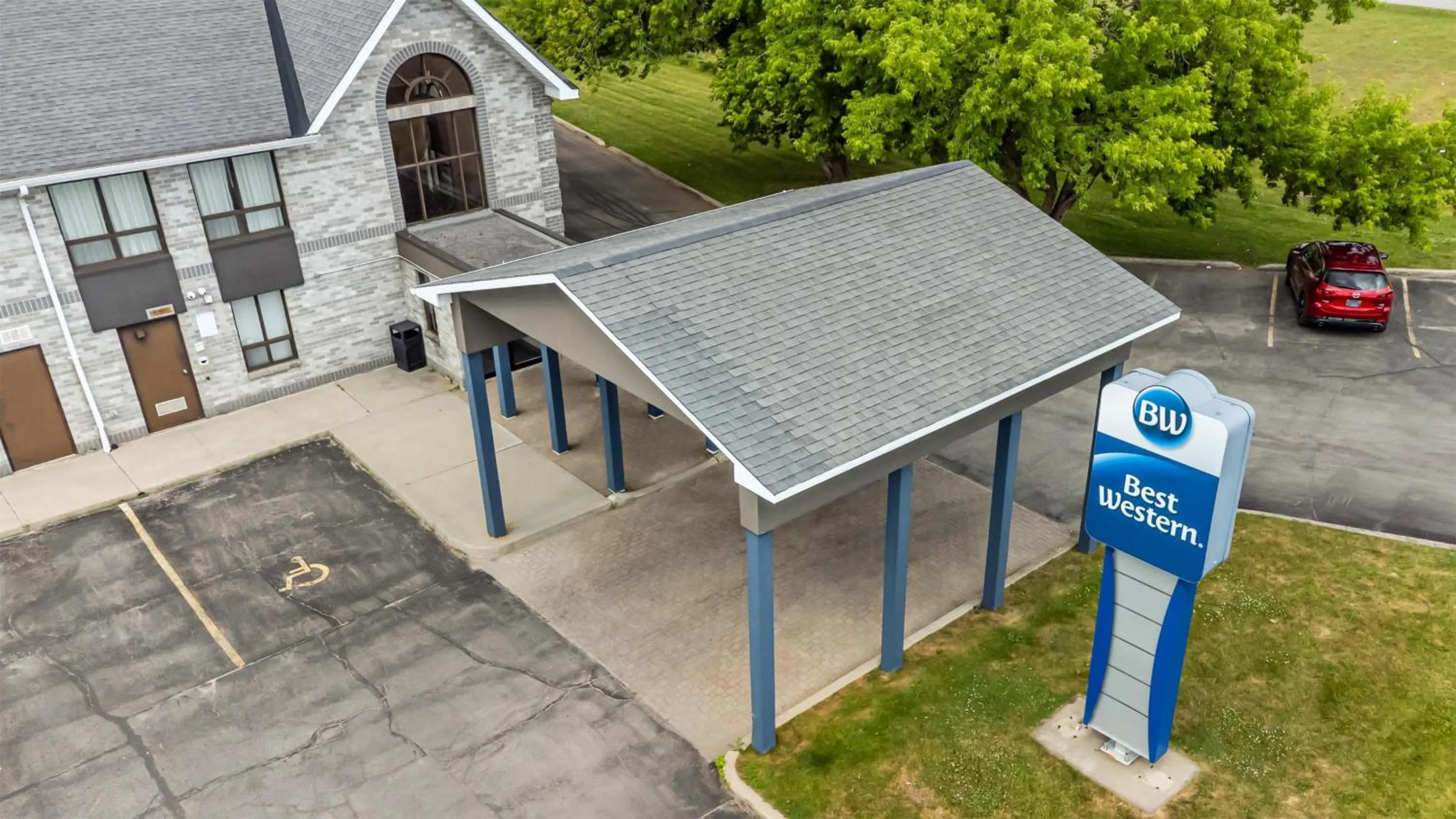 Property building in Best Western Smiths Falls Hotel