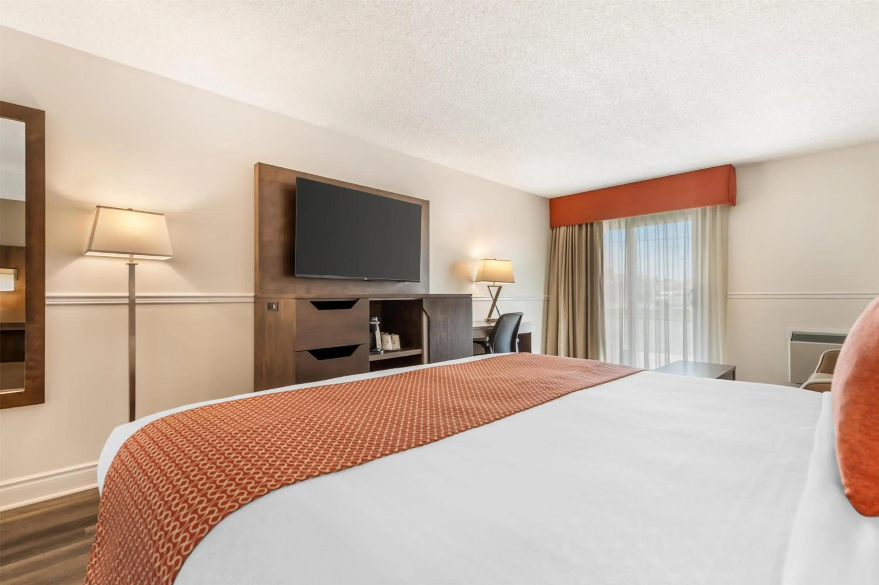 Bedroom, Bed in Best Western Smiths Falls Hotel