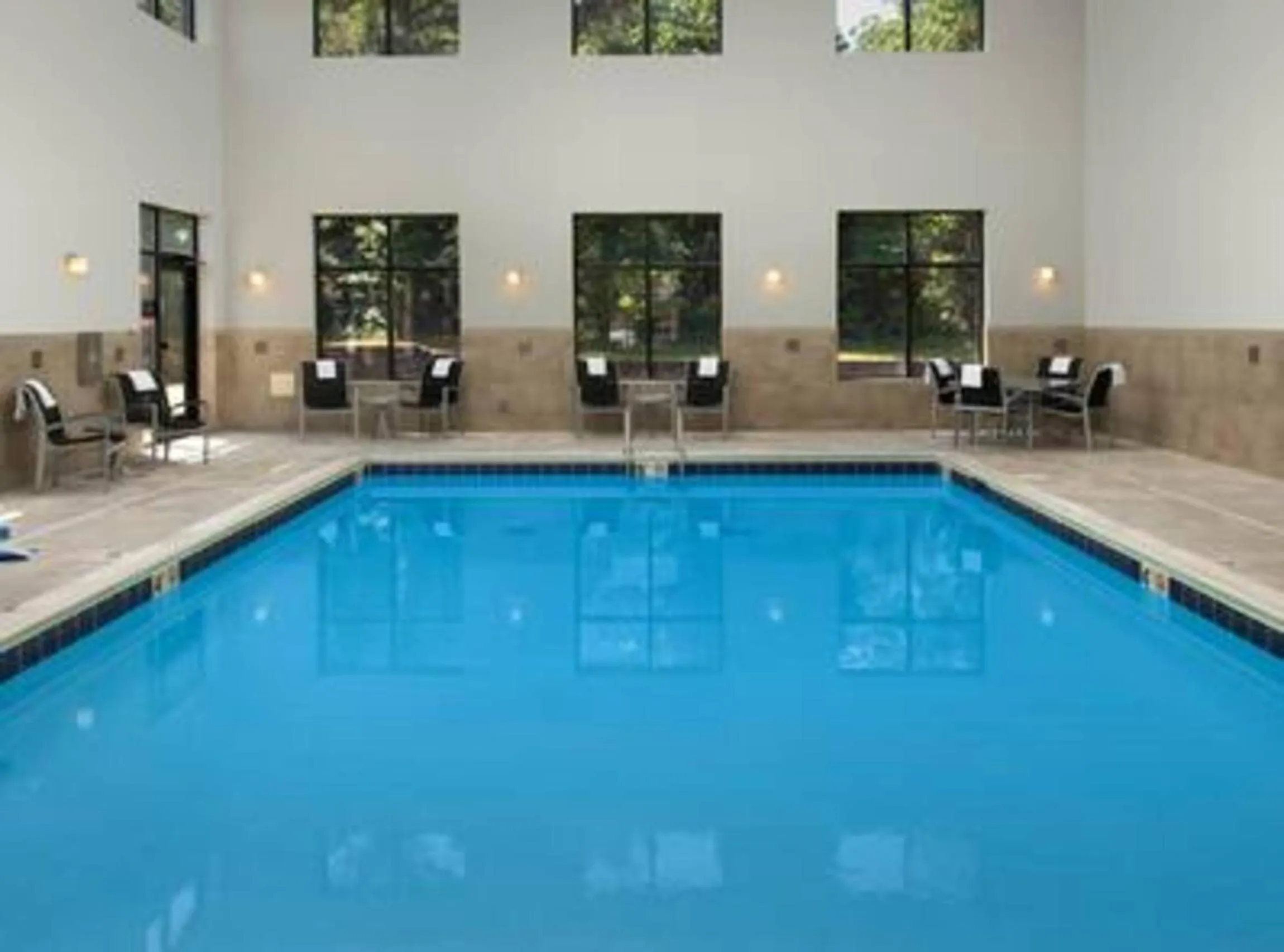 Swimming pool in Hampton Inn & Suites Tupelo/Barnes Crossing