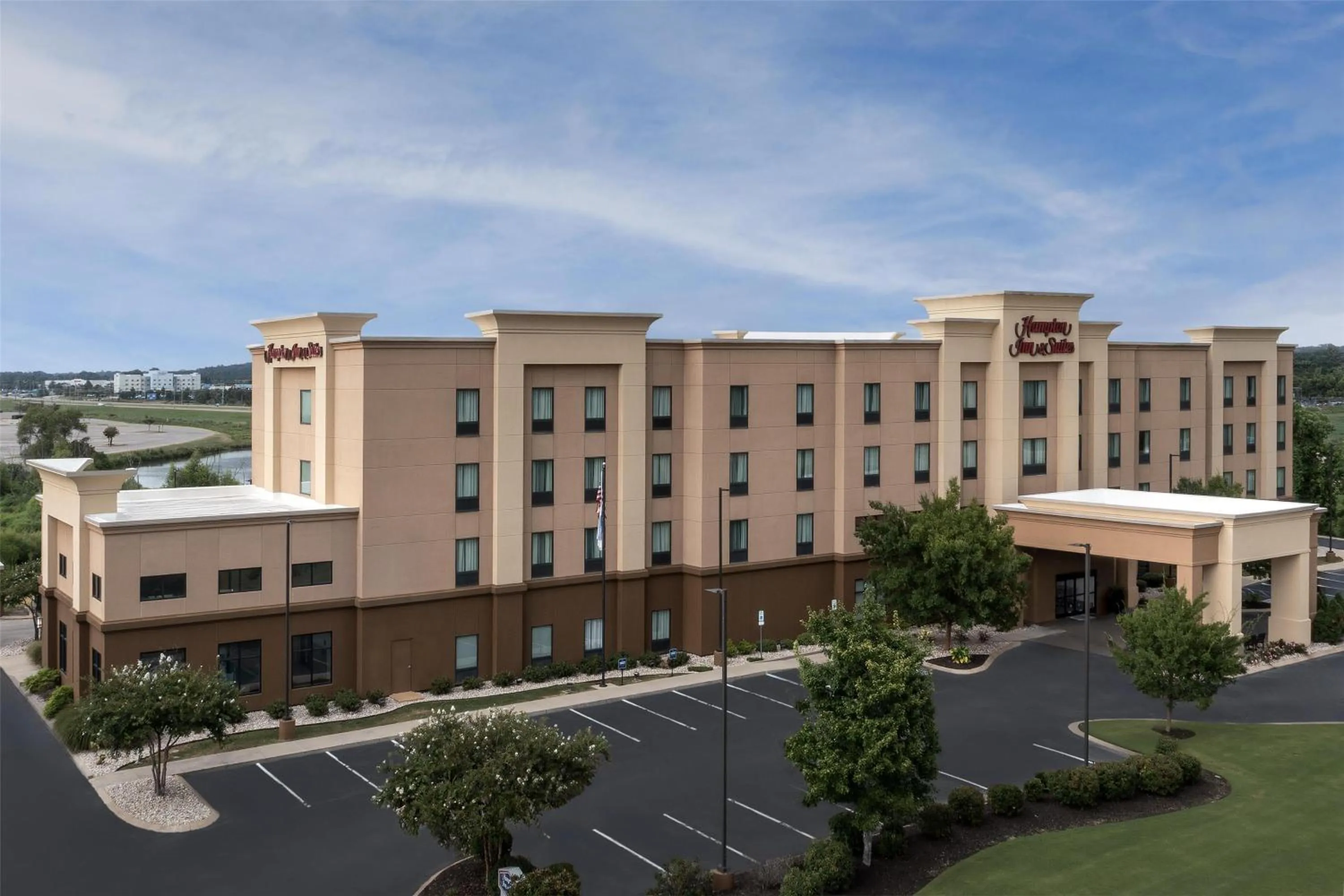 Property building in Hampton Inn & Suites Tupelo/Barnes Crossing