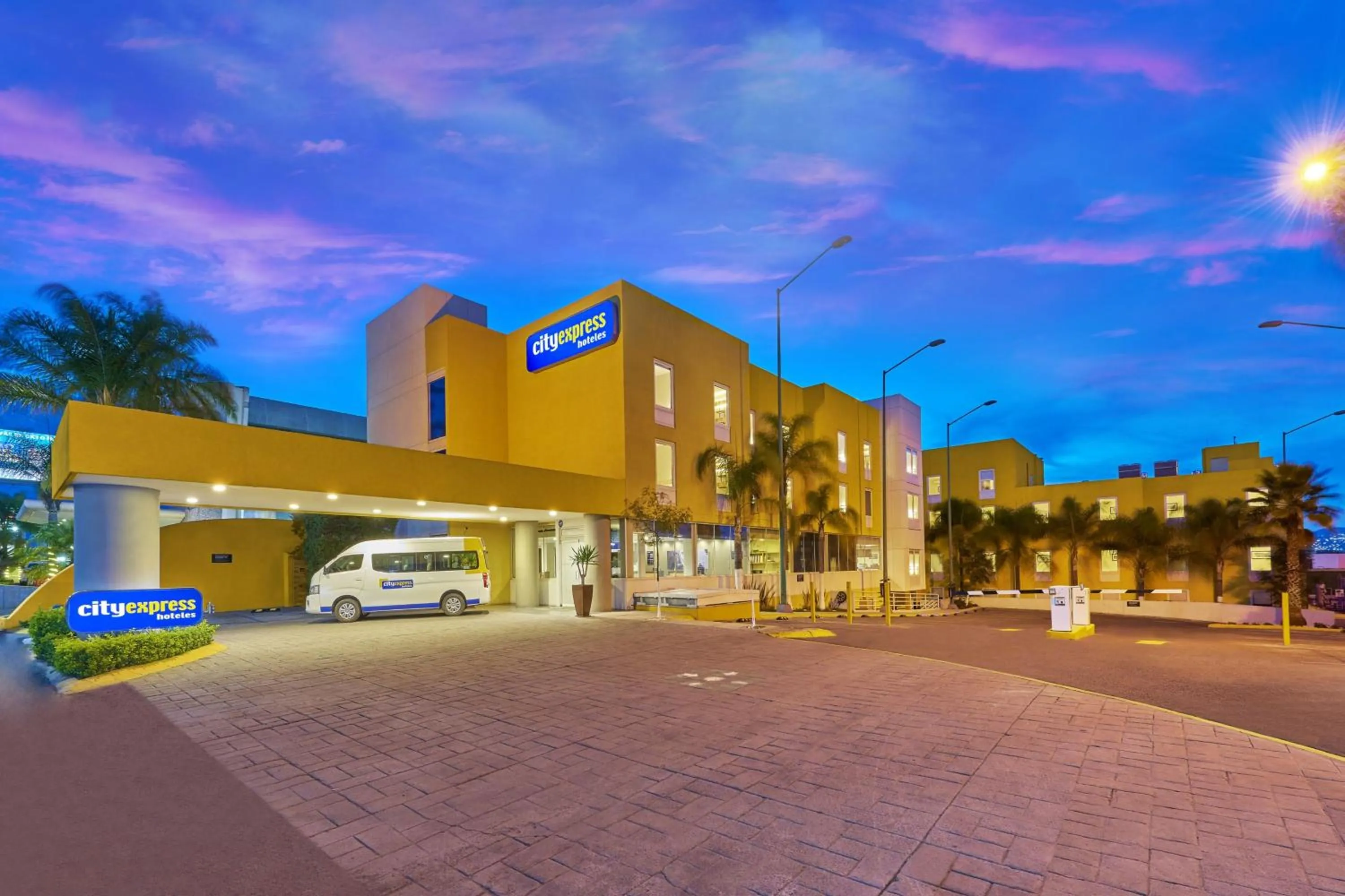 Property building in City Express by Marriott Queretaro