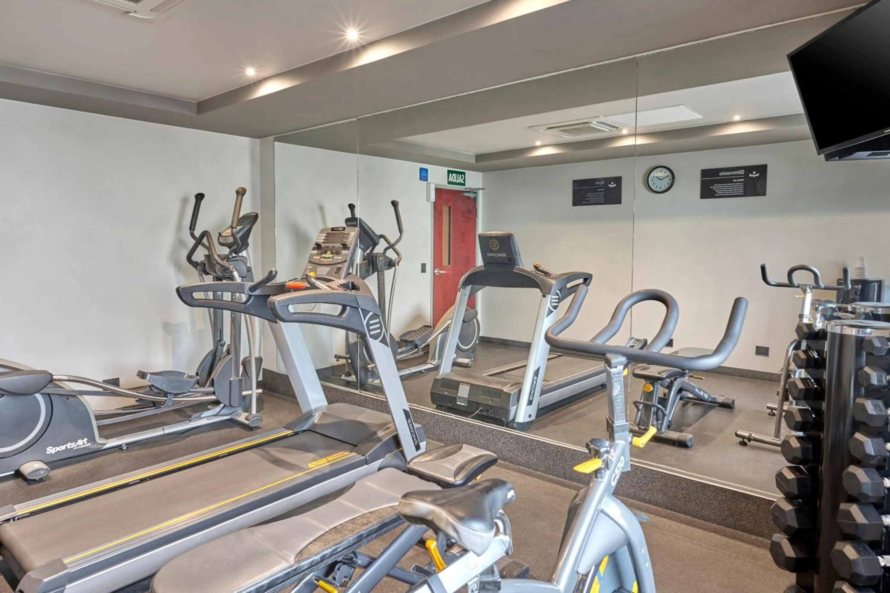 Fitness centre/facilities in City Express by Marriott Queretaro