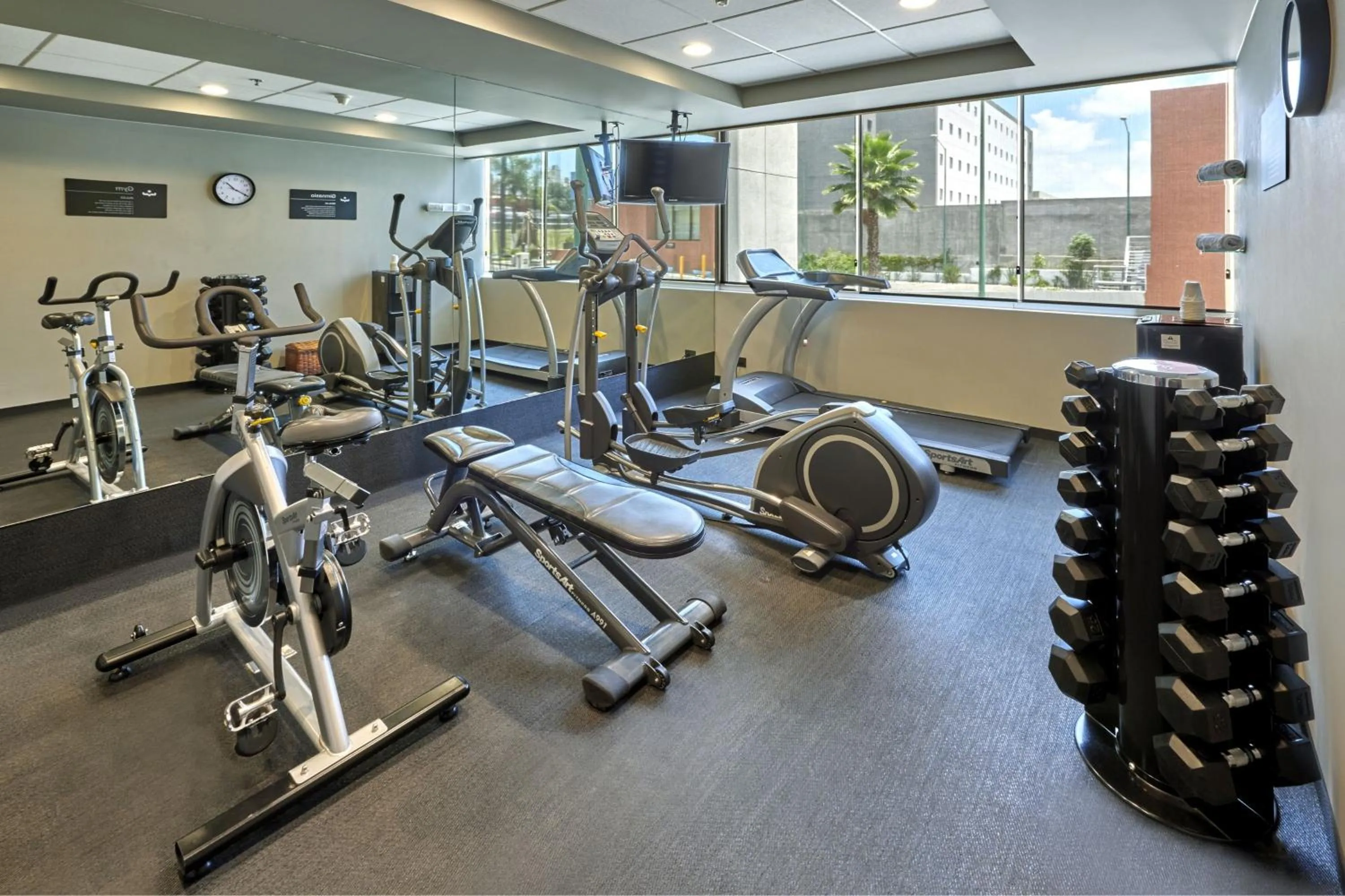 Fitness centre/facilities in City Express by Marriott Queretaro