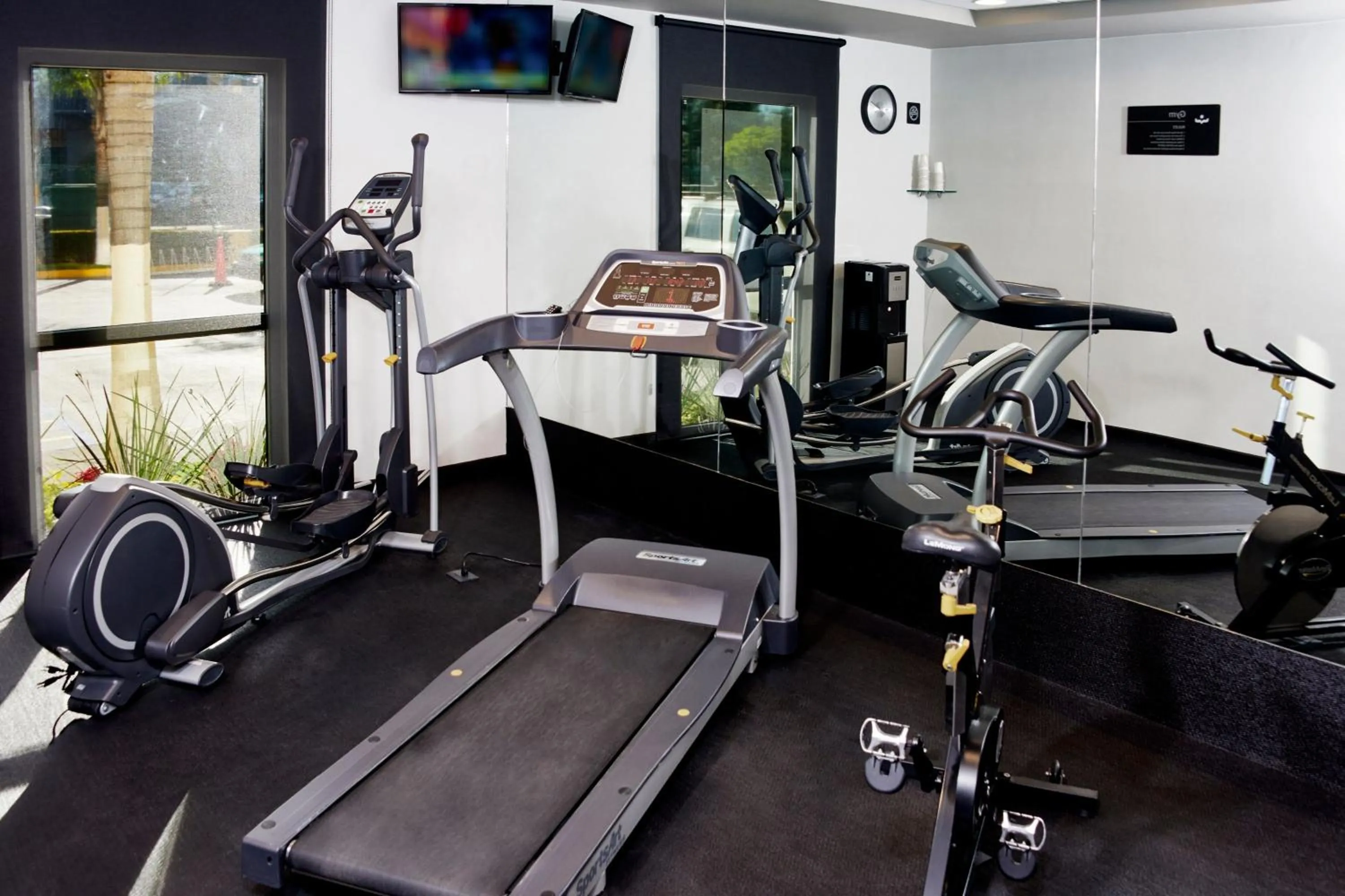 Fitness centre/facilities in City Express by Marriott Queretaro