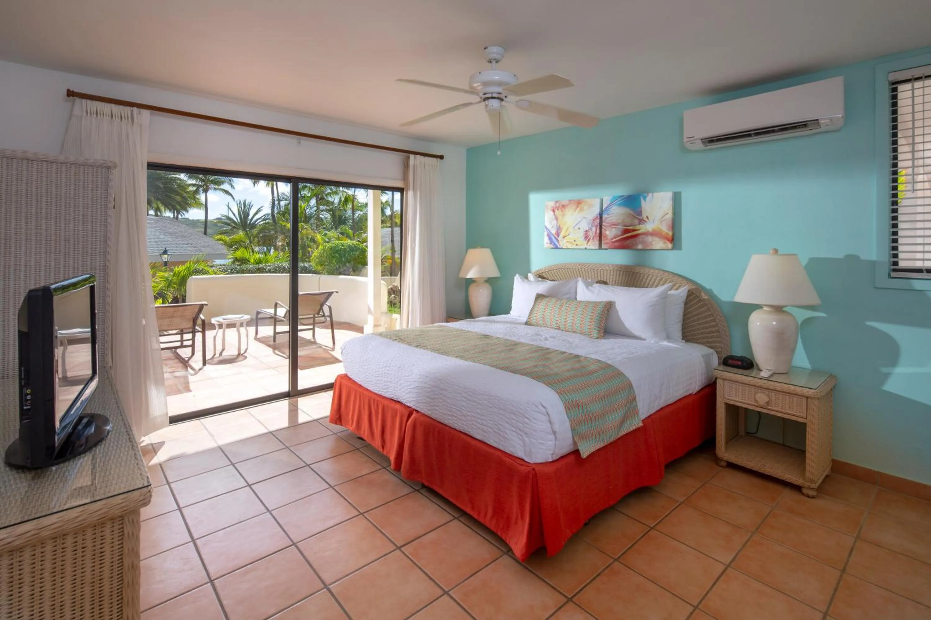 Bedroom, Bed in St. James's Club Resort - All Inclusive