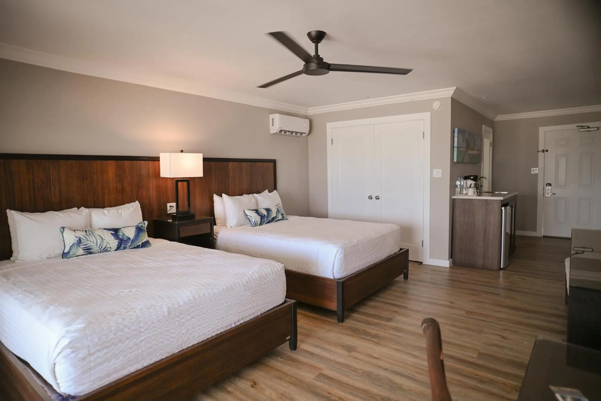 Bedroom, Bed in St. James's Club Resort - All Inclusive