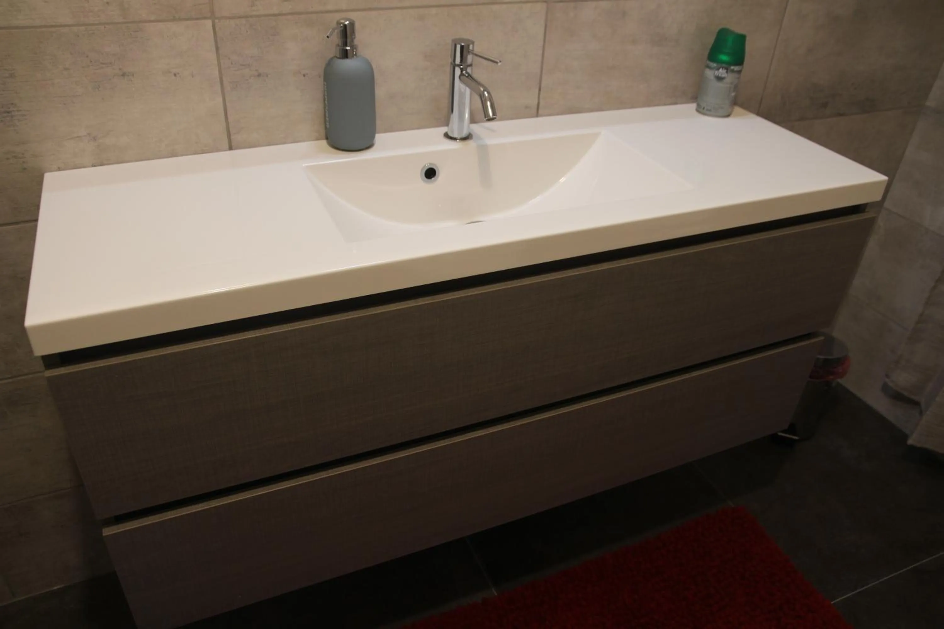 ES - Essential Solution & Emotion Stories (locazione turistica)