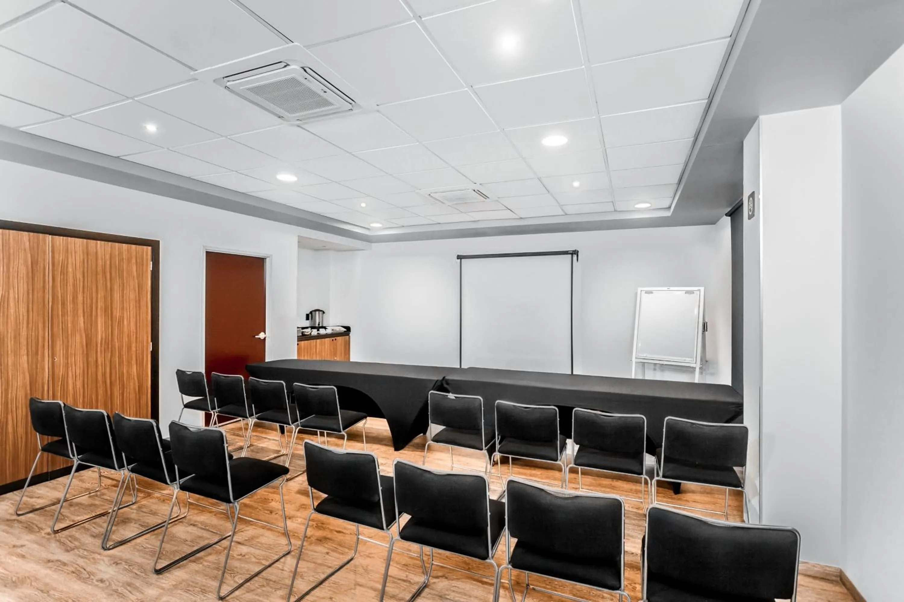 Meeting/conference room in City Express by Marriott Leon