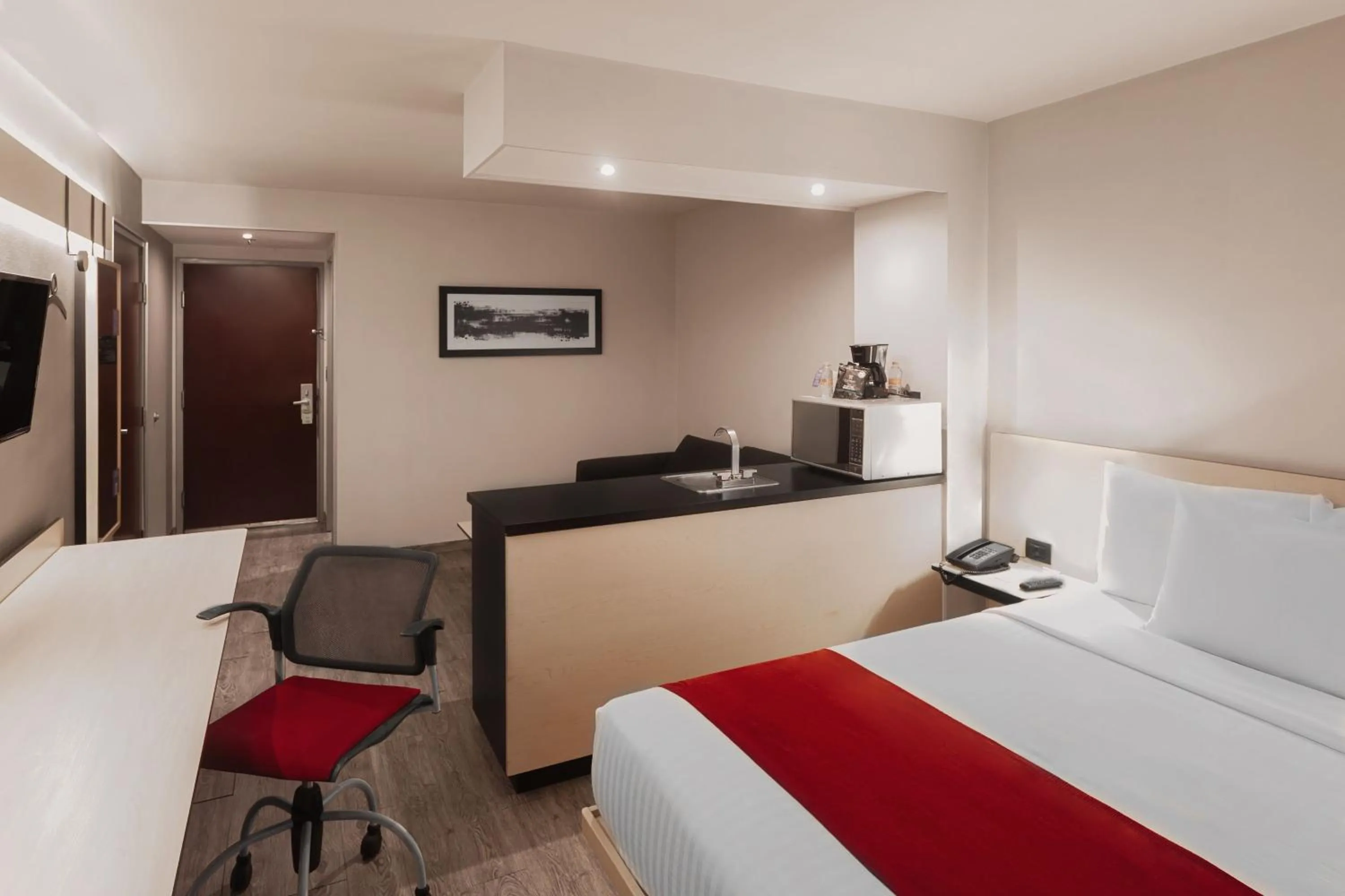 Photo of the whole room, Bed in City Express by Marriott Leon