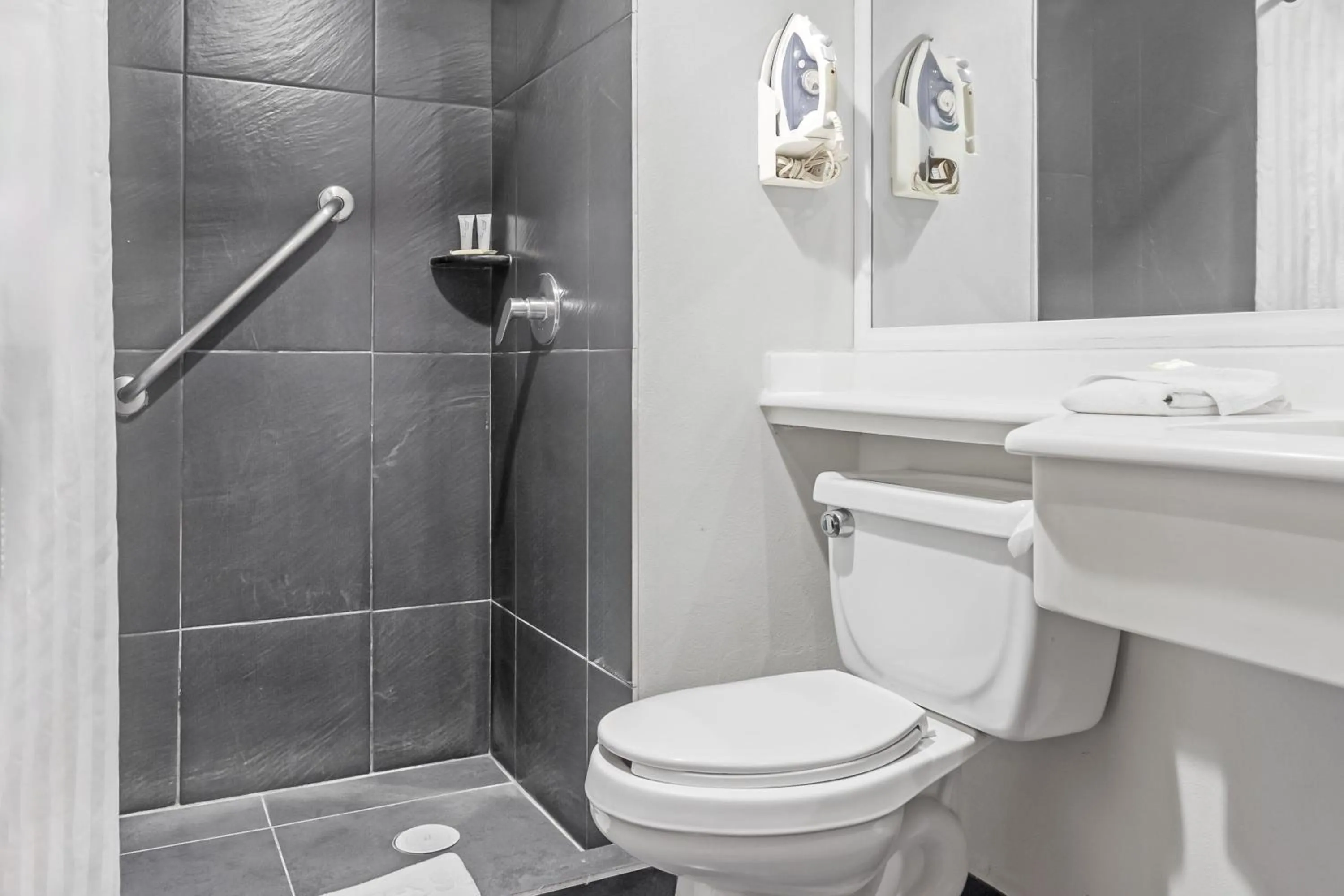 Bathroom in City Express by Marriott Leon