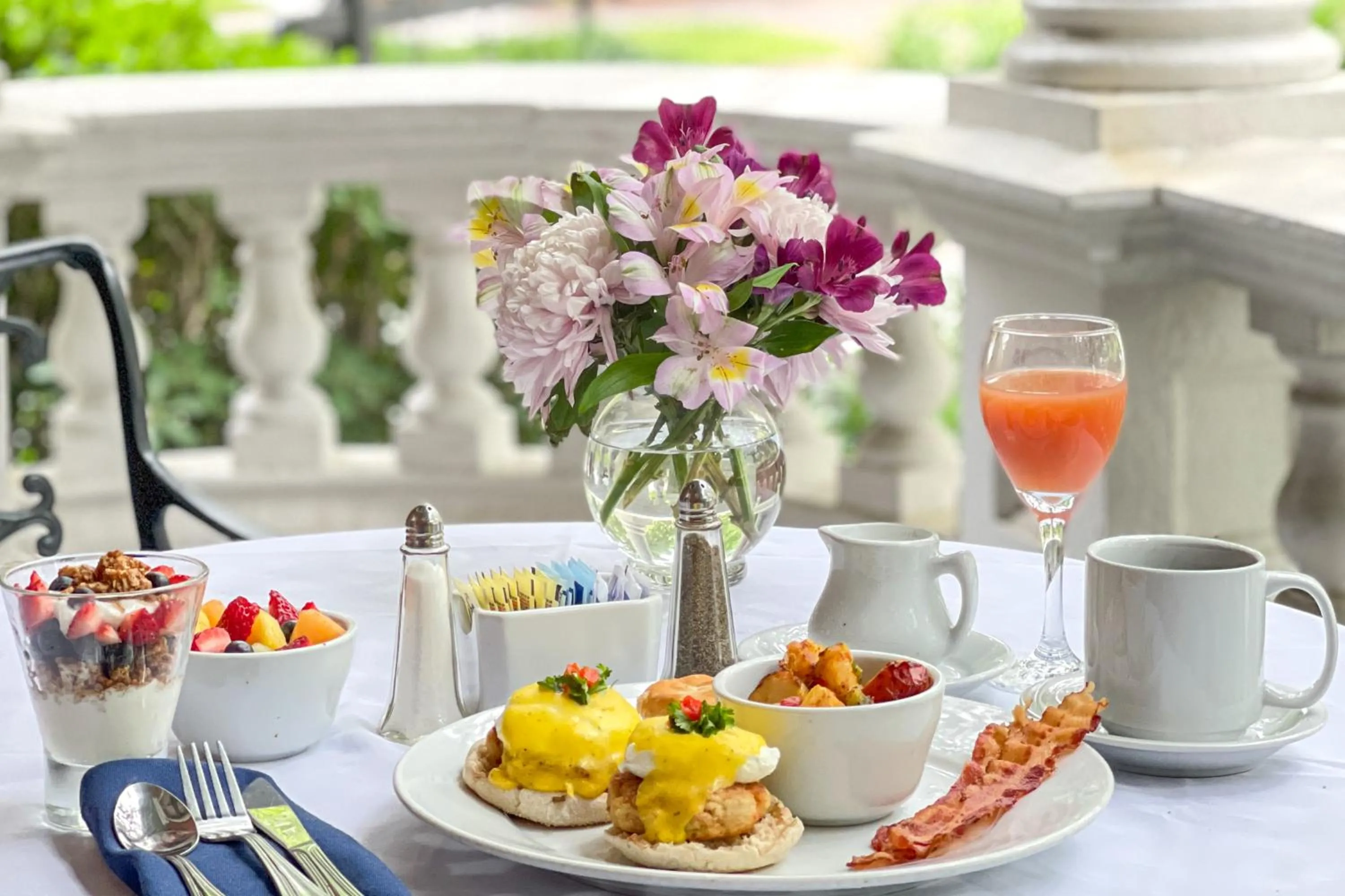 Breakfast in Kehoe House, Historic Inns of Savannah Collection