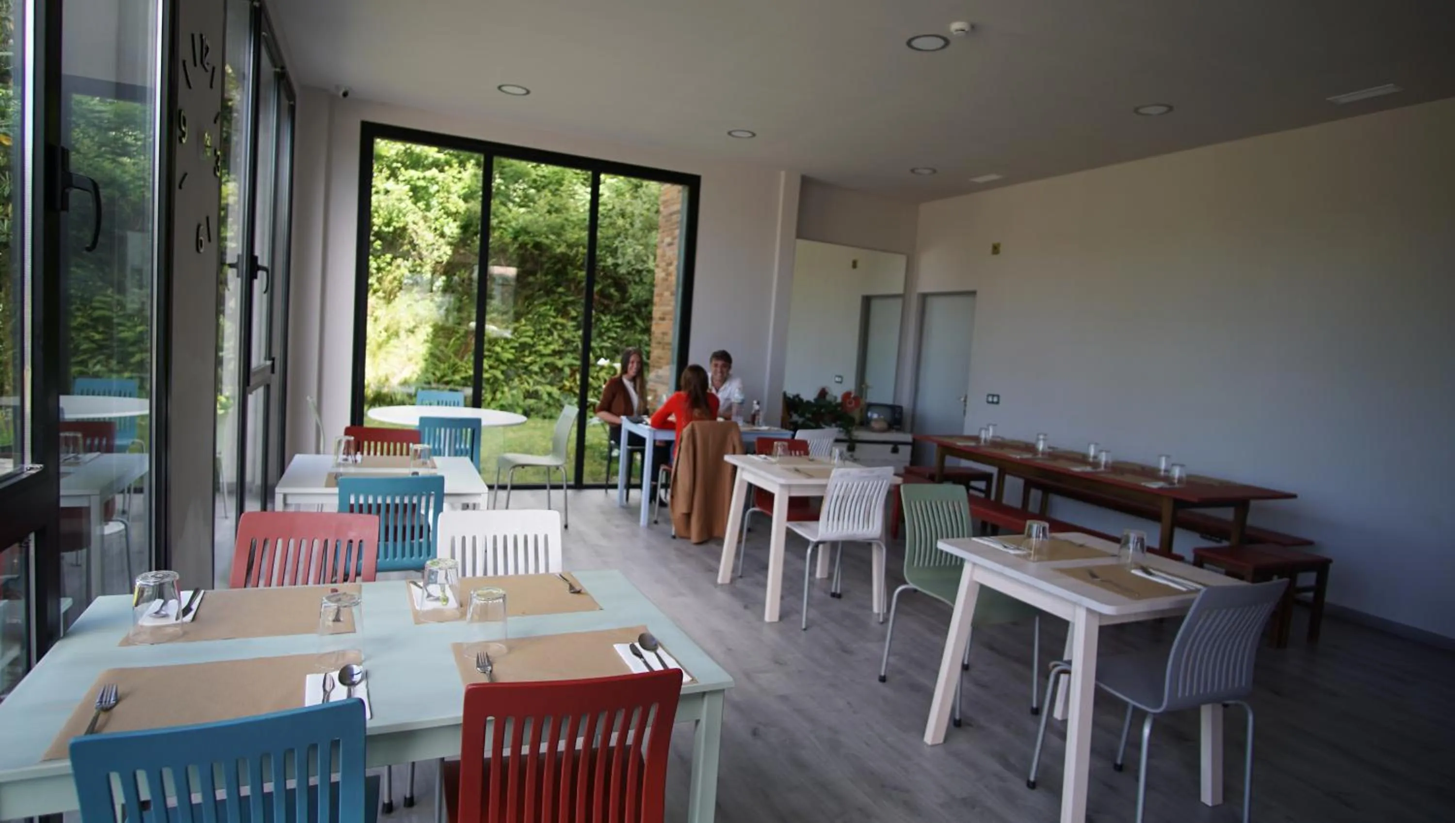 Restaurant/places to eat in Hotel Txintxua