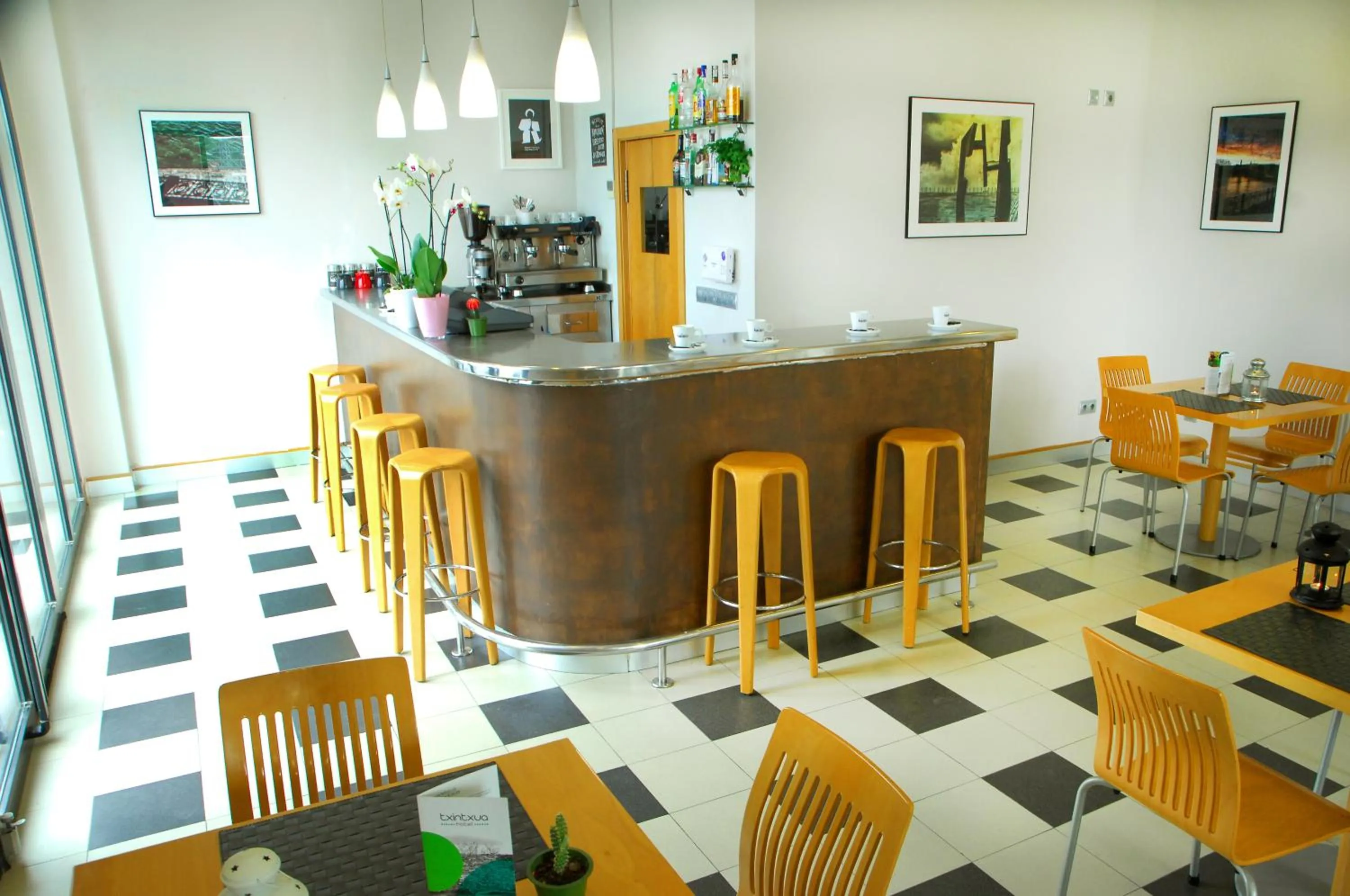 Dining area in Hotel Txintxua
