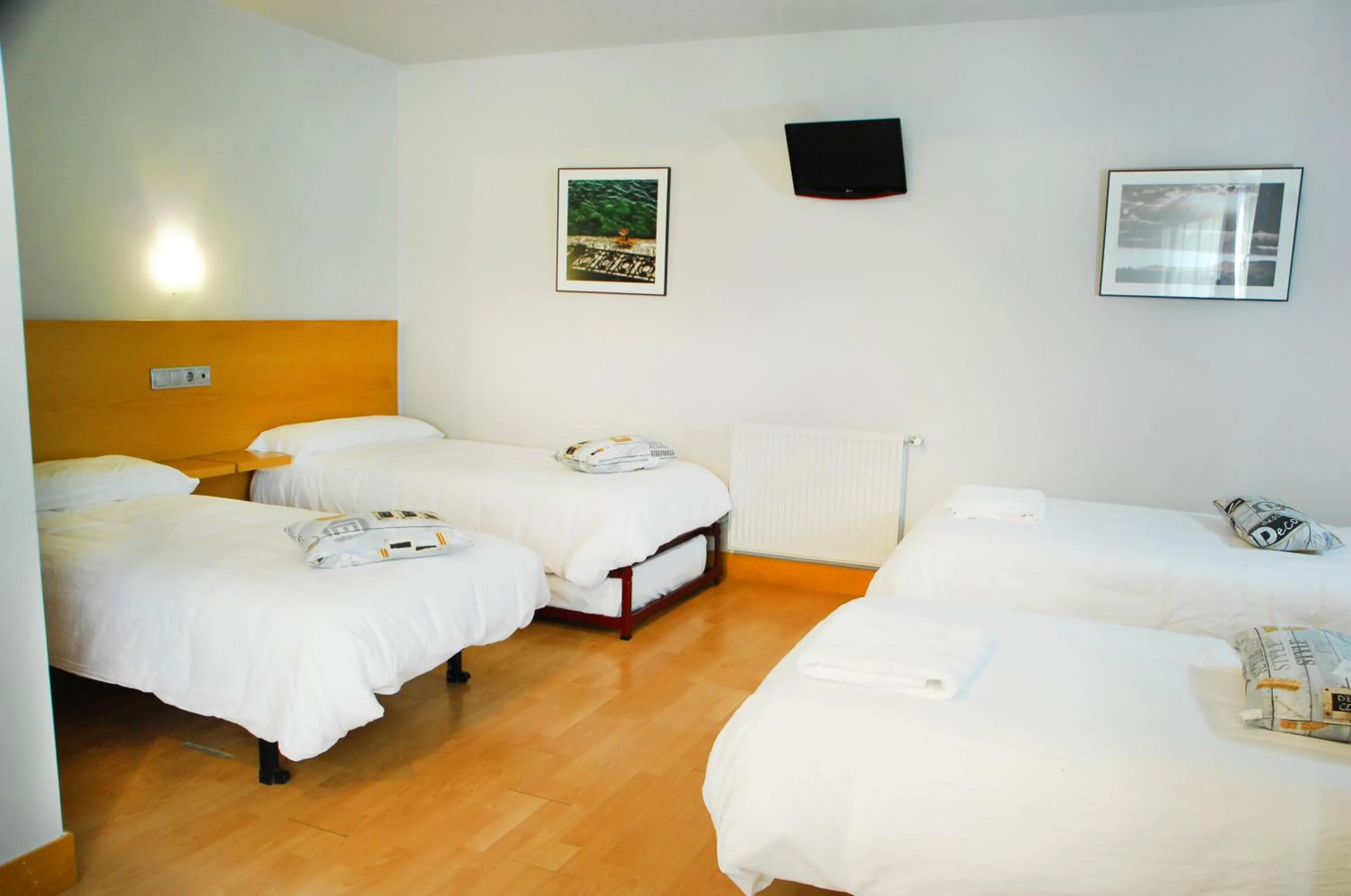 Bed in Hotel Txintxua