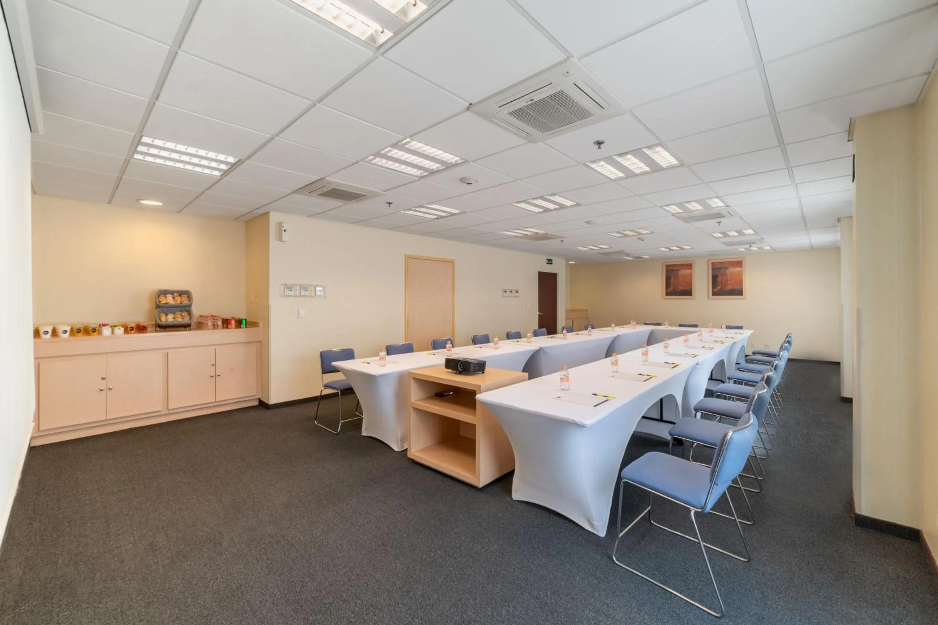 Meeting/conference room in City Express by Marriott Tula