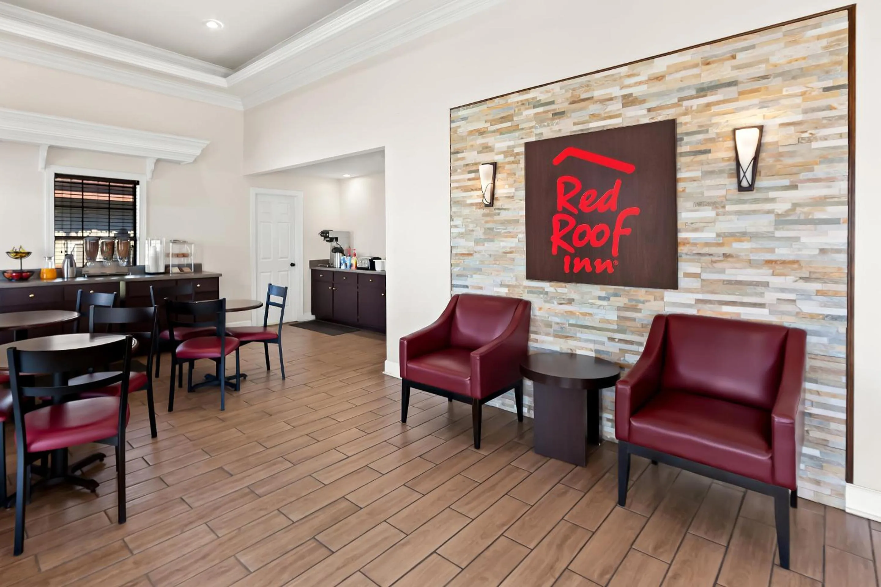 Lobby or reception in Red Roof Inn Muscle Shoals
