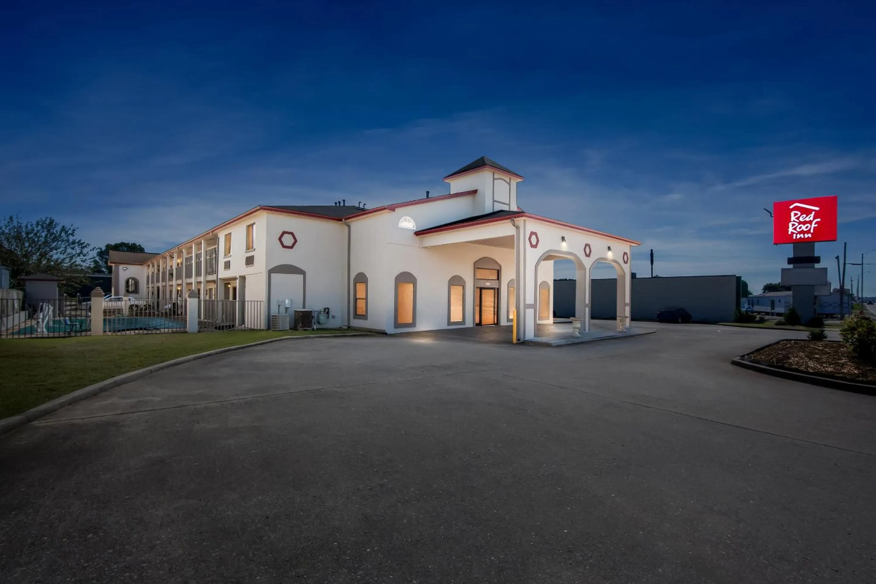 Facade/entrance in Red Roof Inn Muscle Shoals
