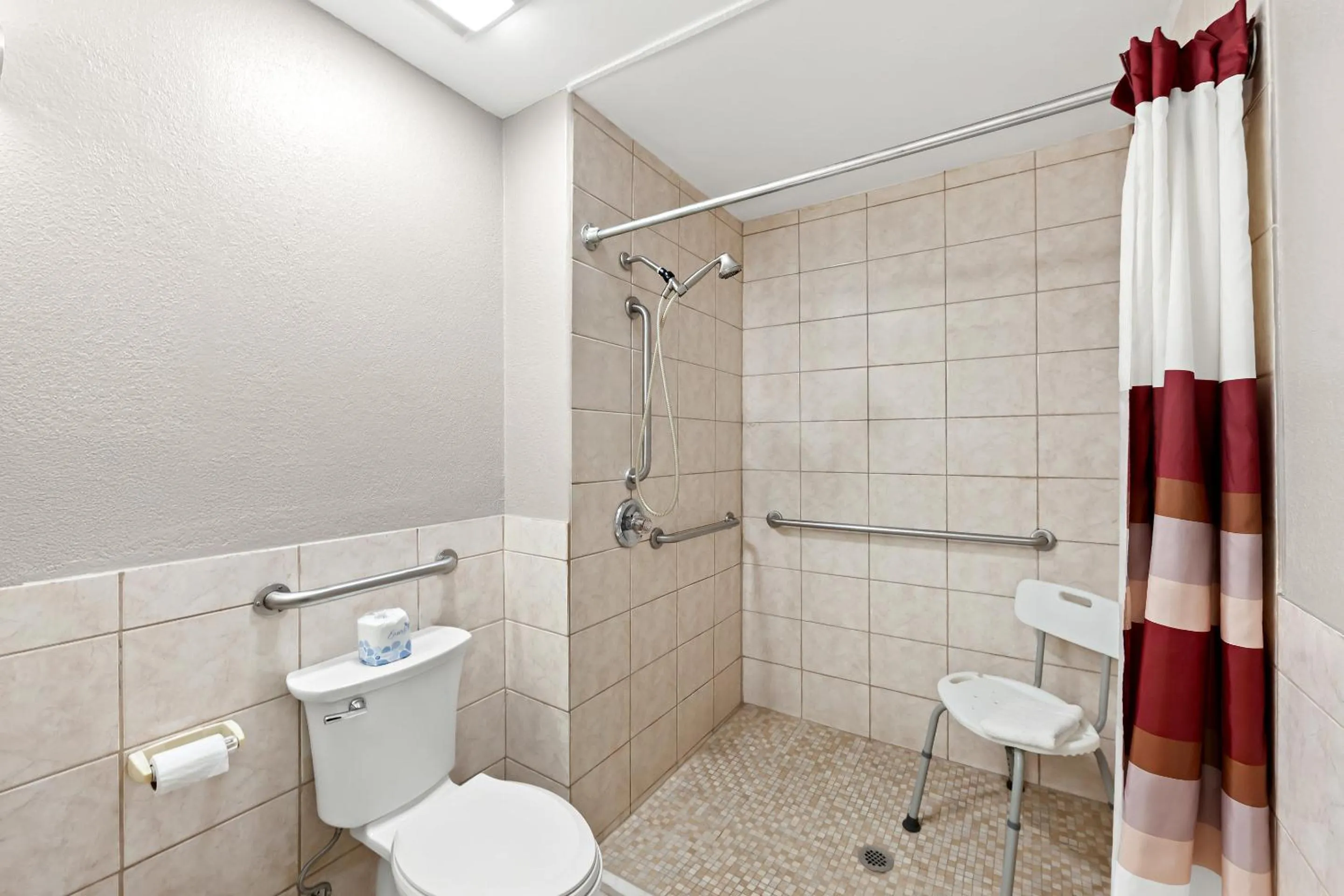 Bathroom in Red Roof Inn Muscle Shoals