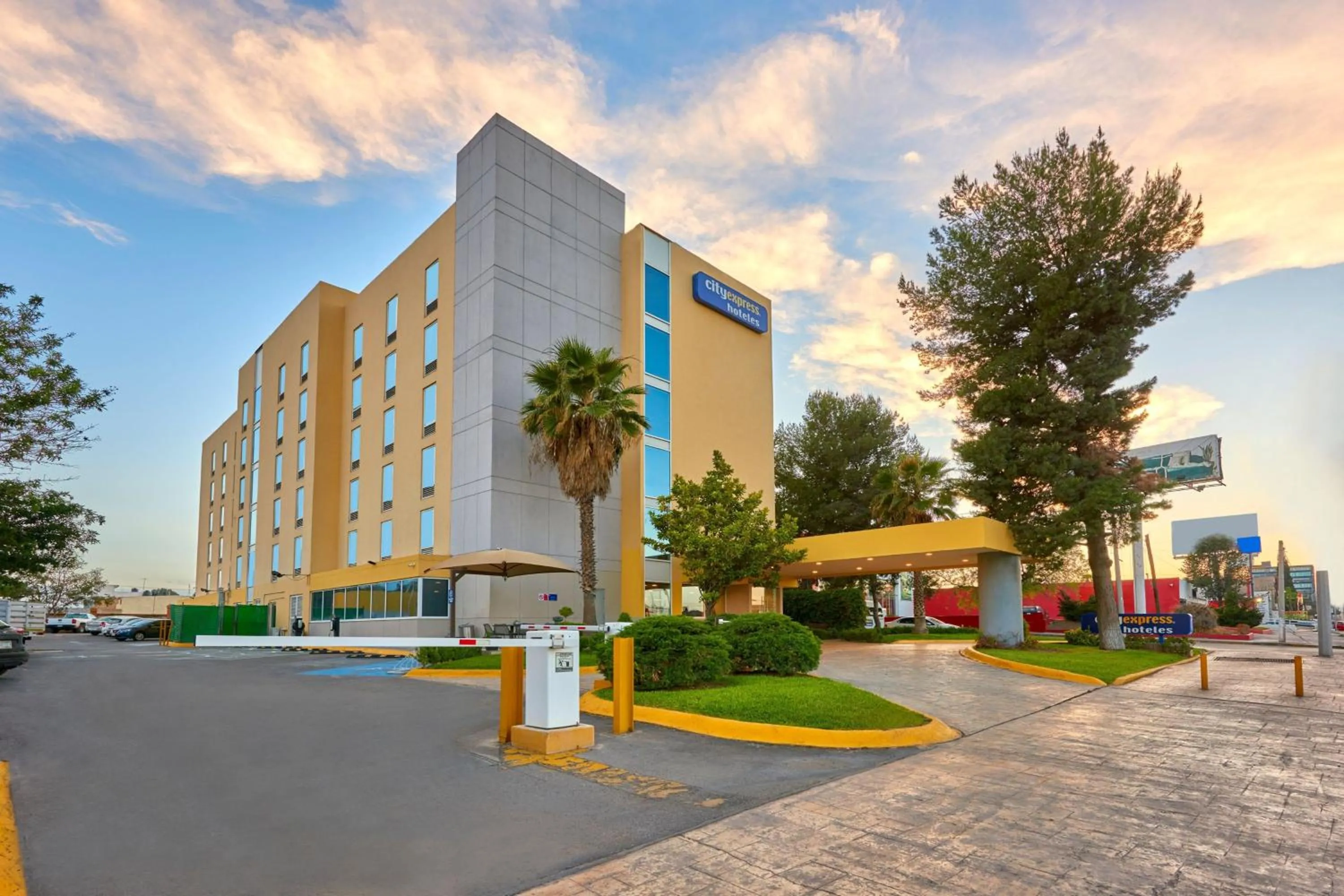 Property building in City Express by Marriott Saltillo Norte