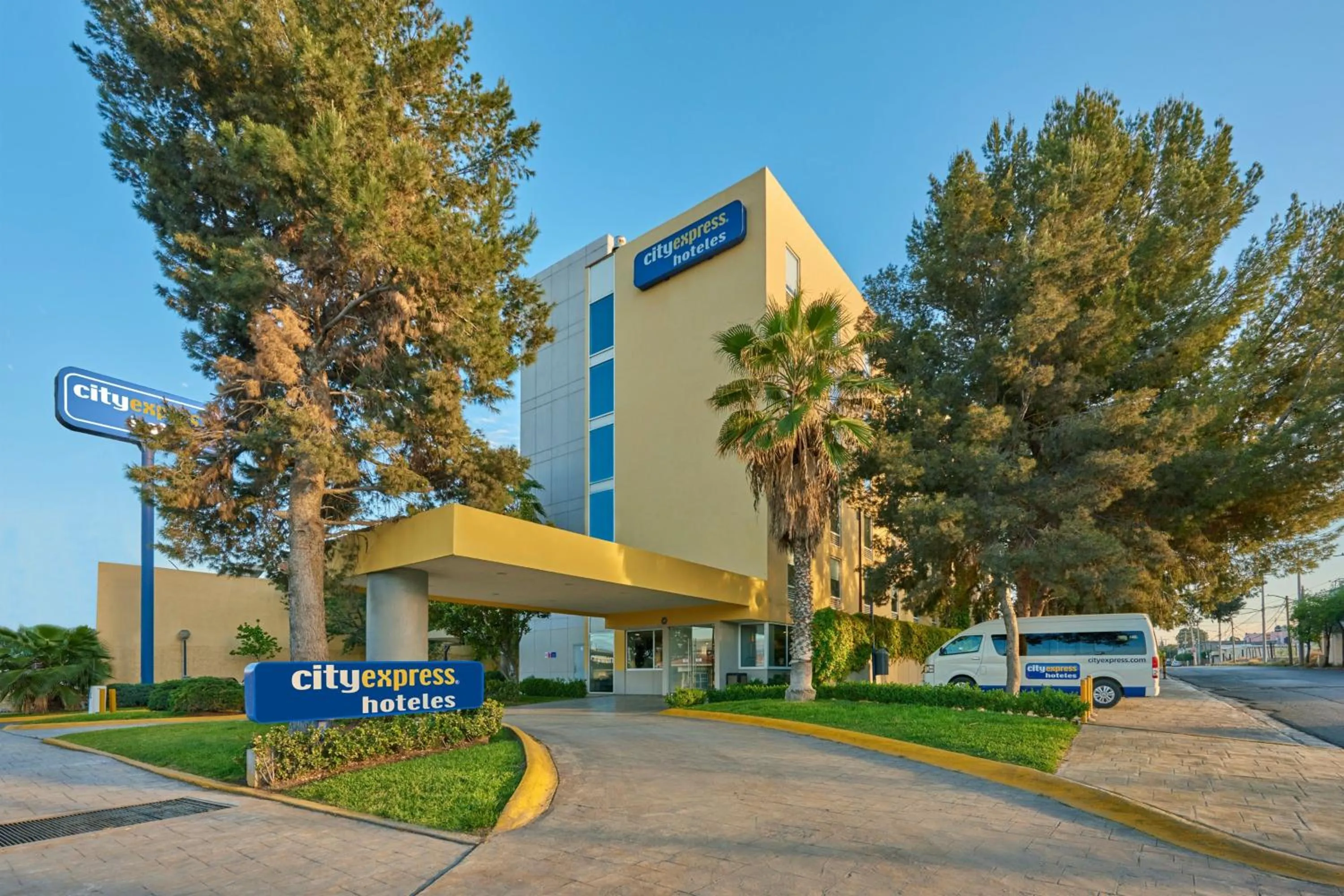 Property building in City Express by Marriott Saltillo Norte