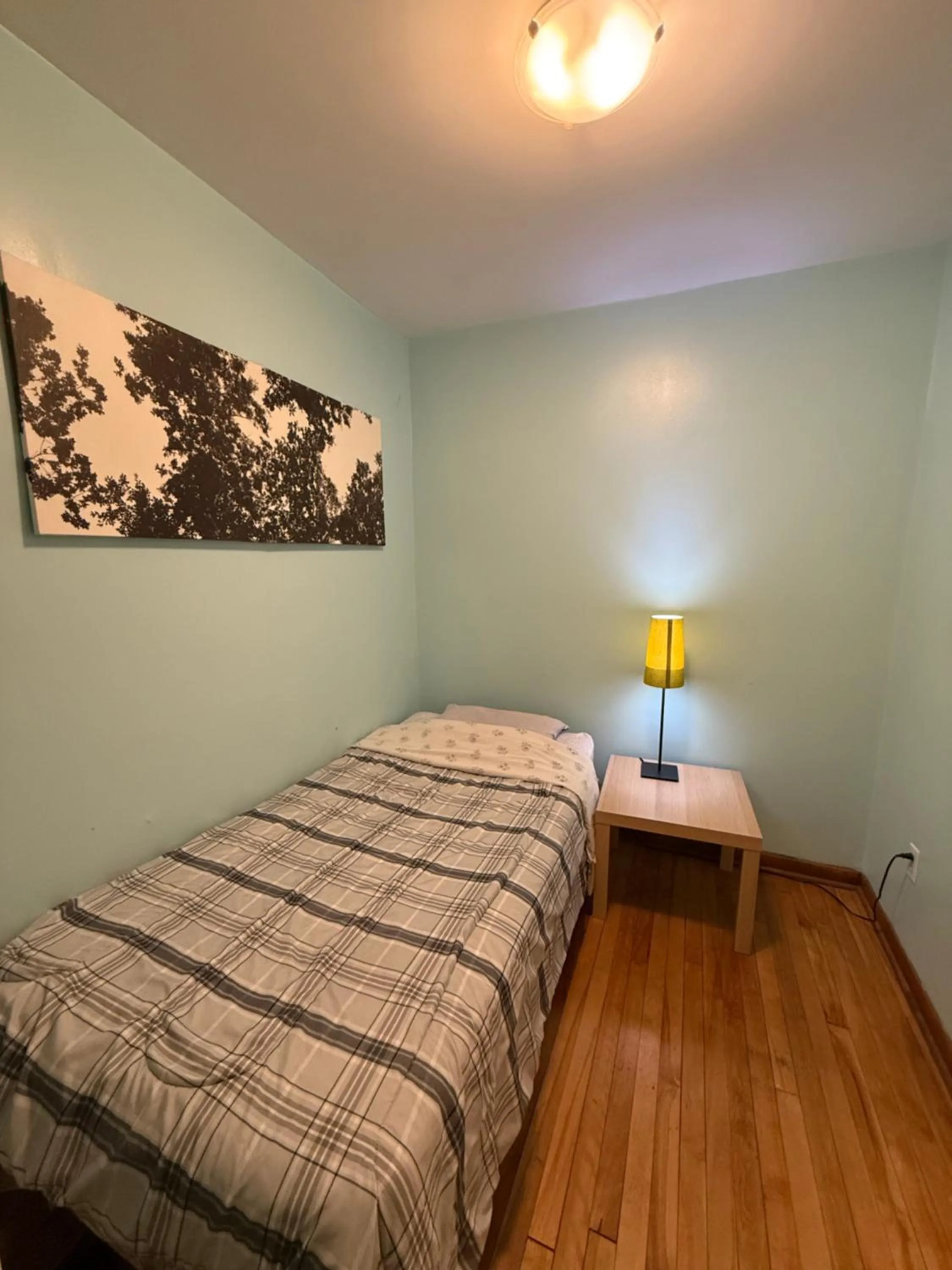 Bed in Ottawa Backpackers Inn