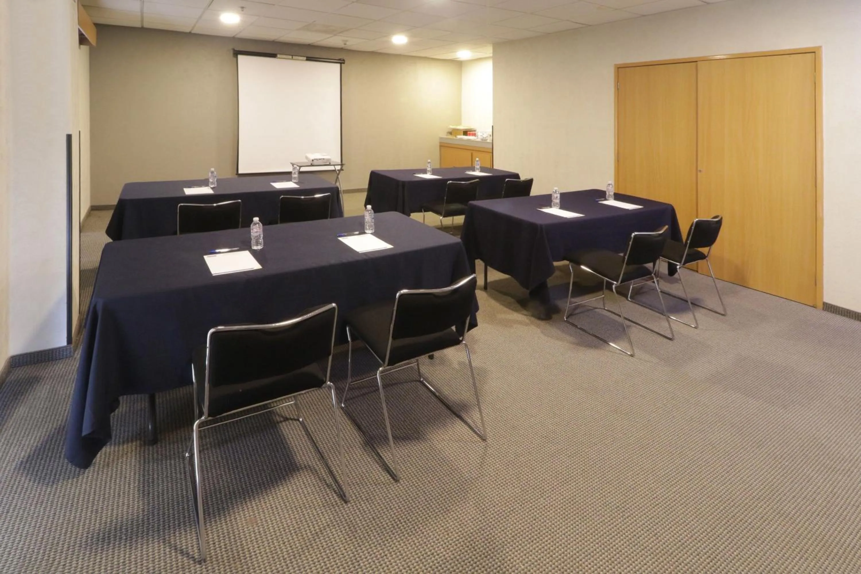 Meeting/conference room in City Express by Marriott Saltillo Sur
