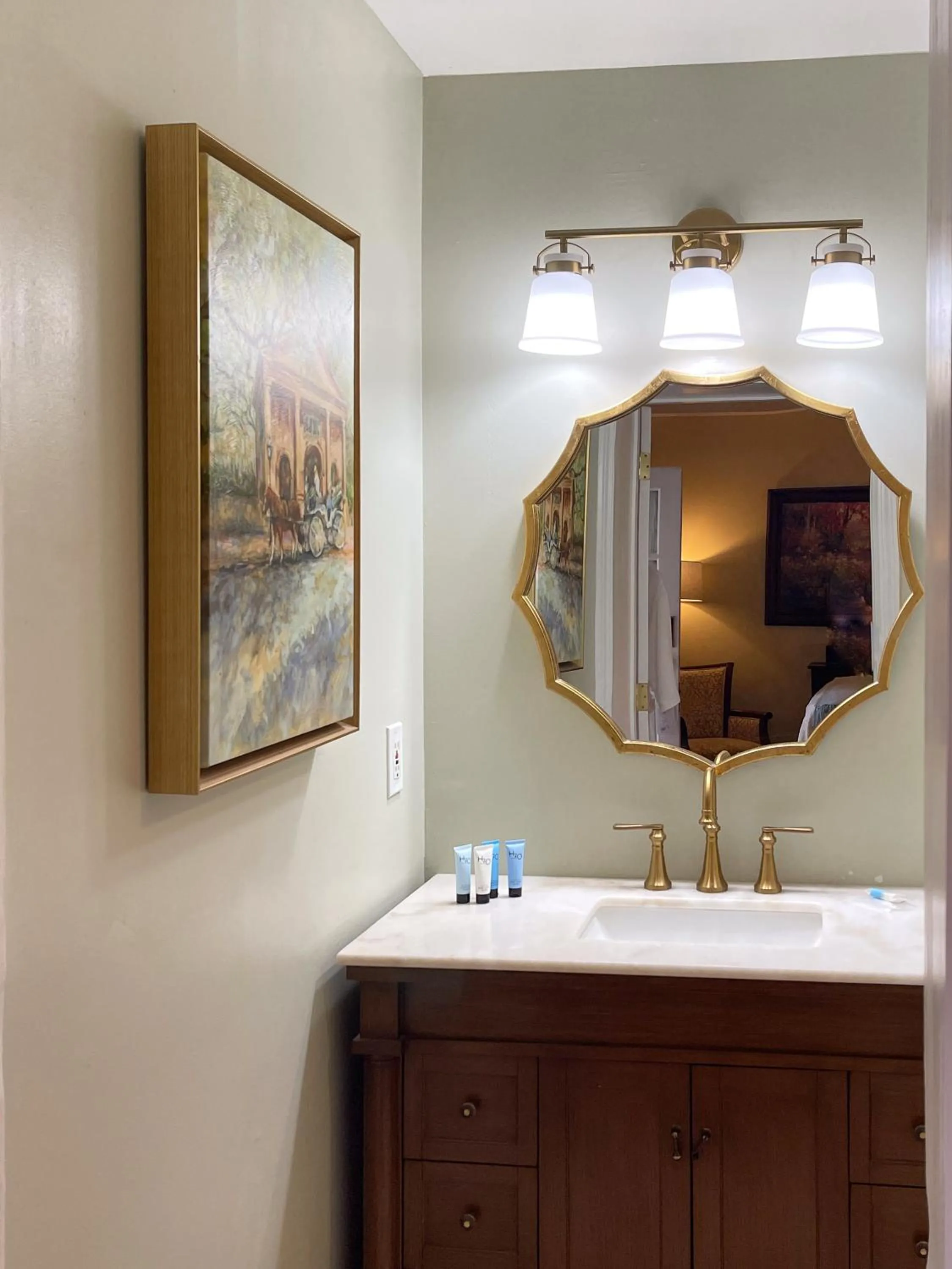 Bathroom in Eliza Thompson House, Historic Inns of Savannah Collection